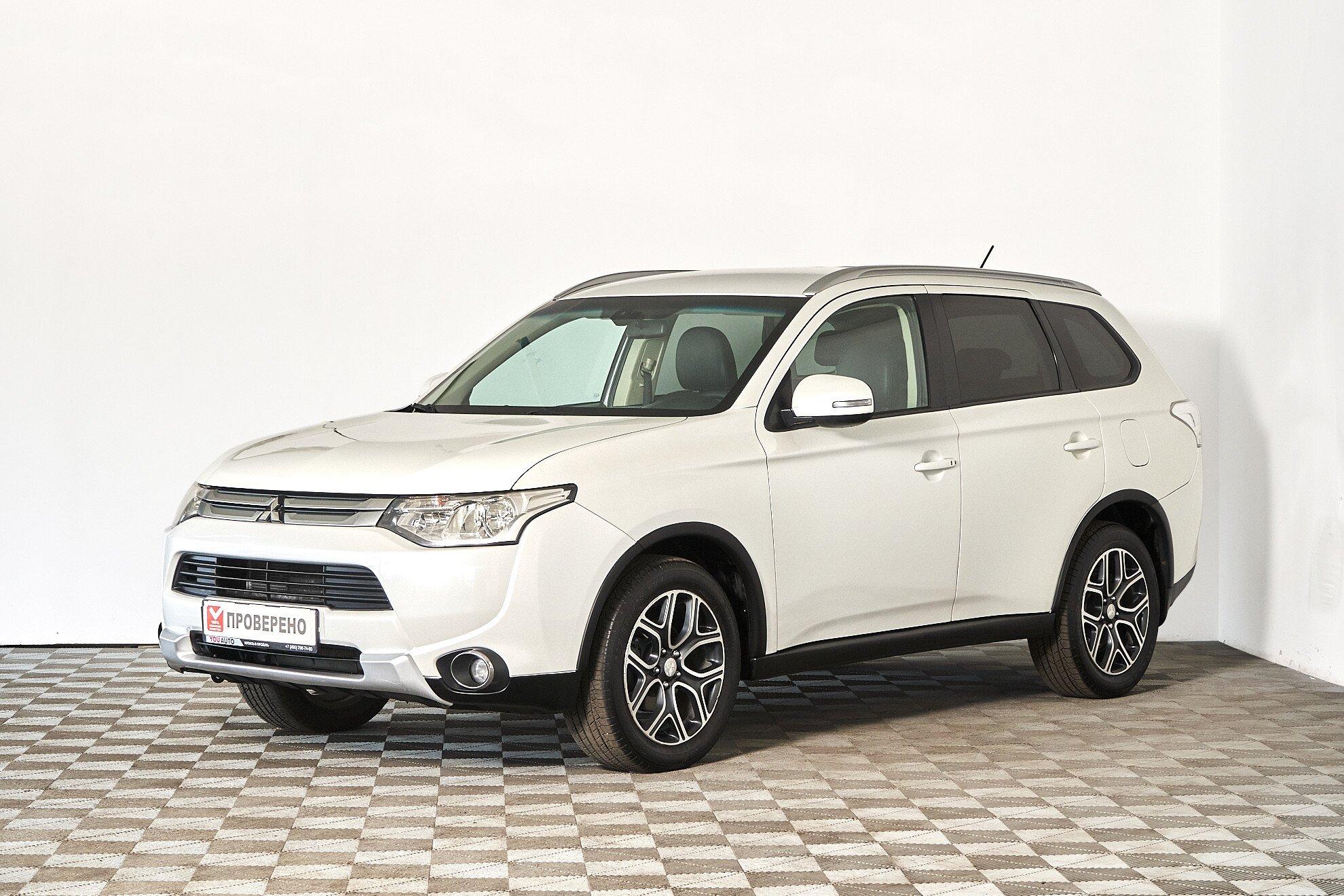 Mitsubishi Outlander 2014, белый