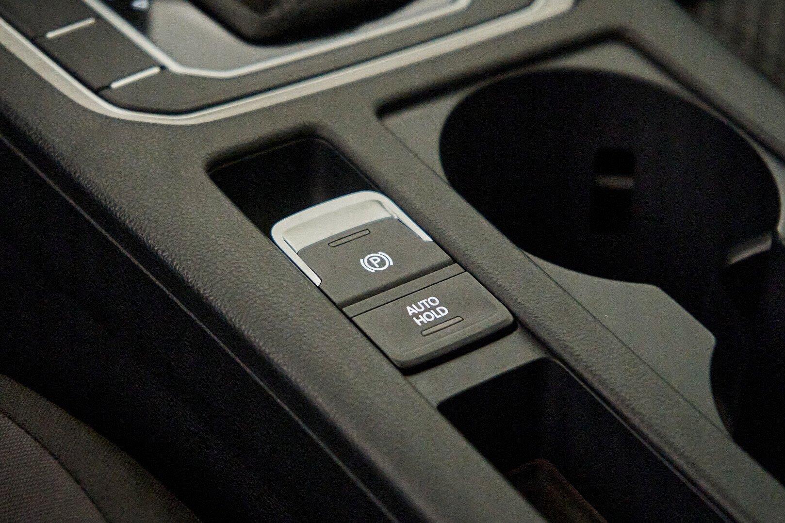 Volkswagen Passat 2019, черный