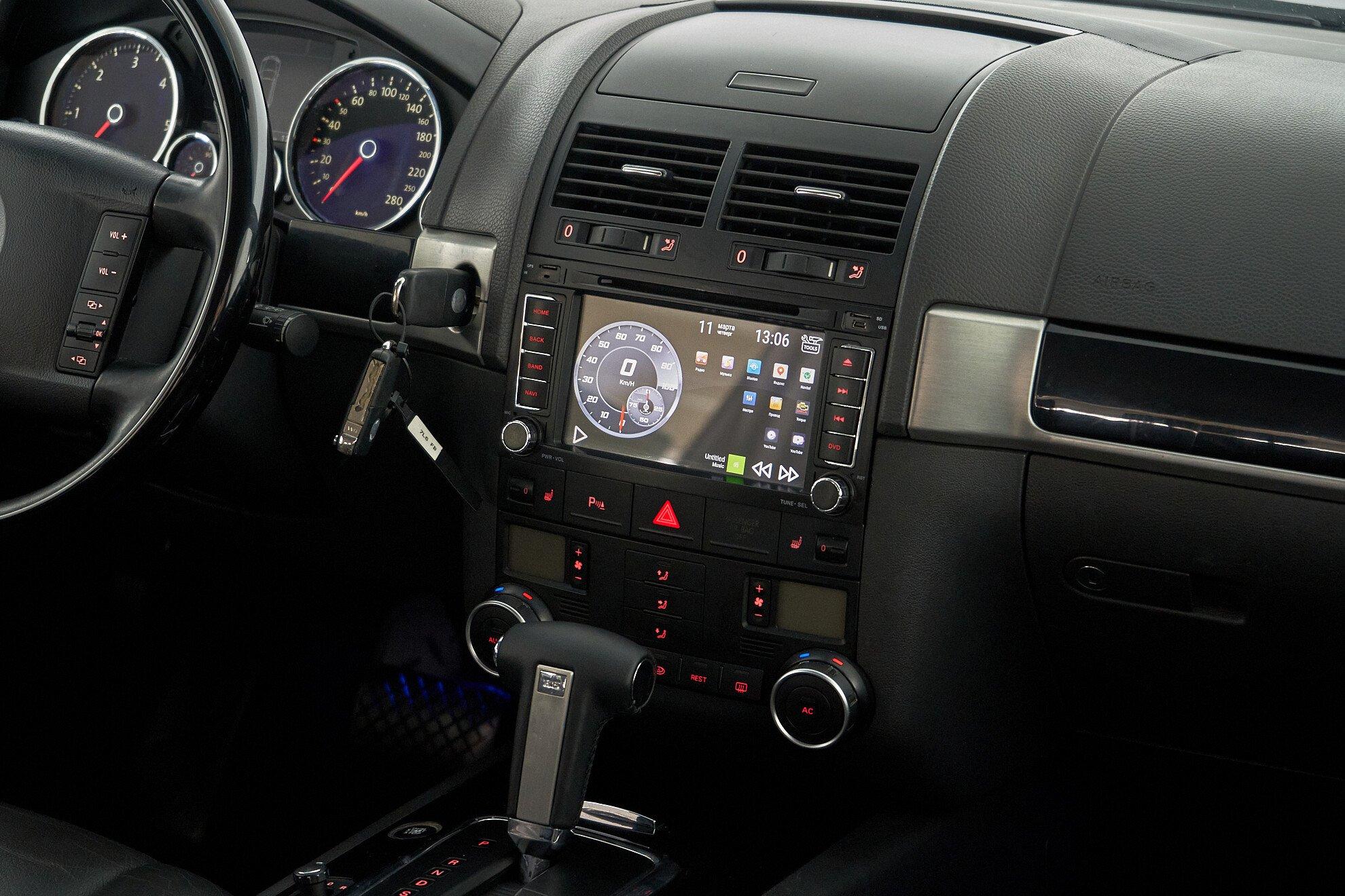 Volkswagen Touareg 2008, серый