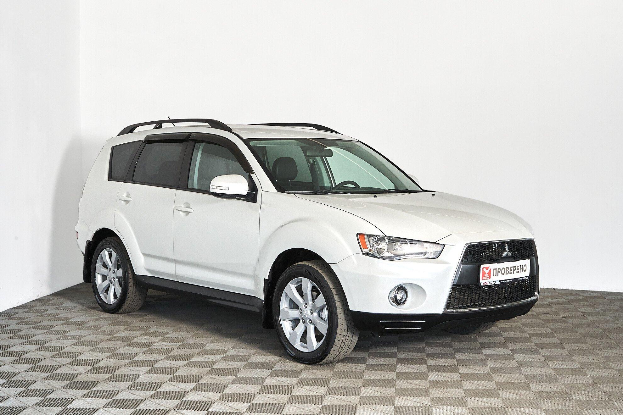 Mitsubishi Outlander 2010, белый