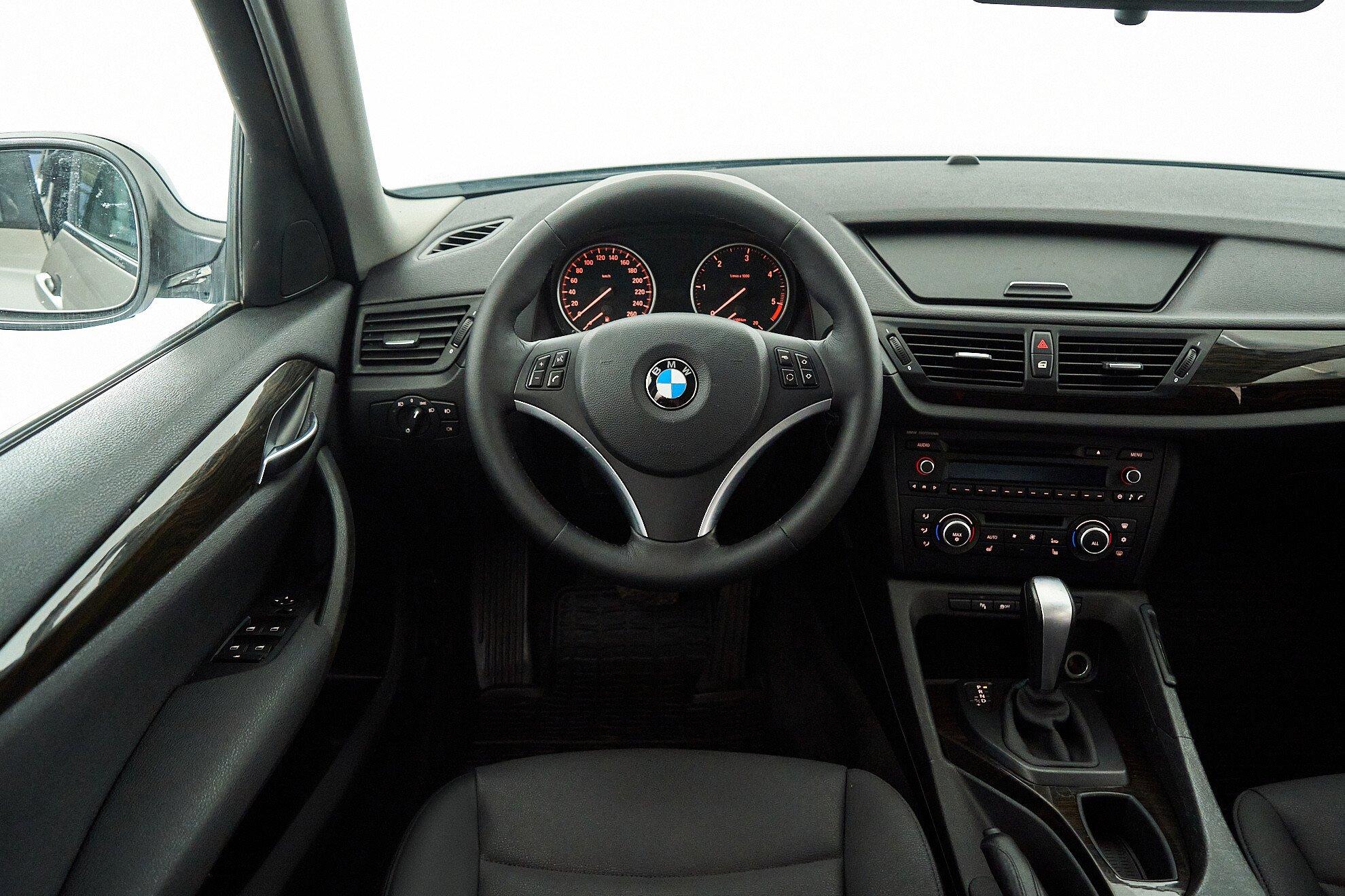 BMW X1 2012, серебряный