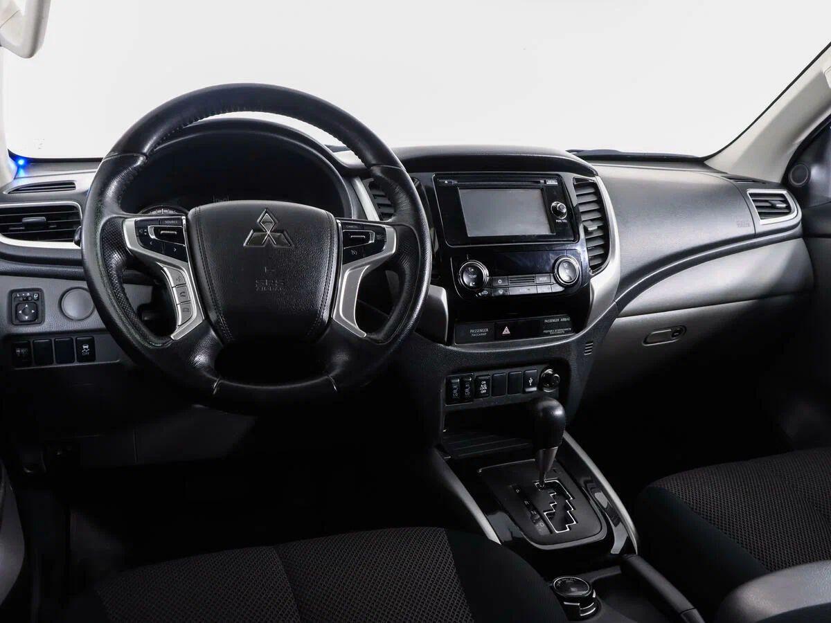 Mitsubishi L200 2017, синий