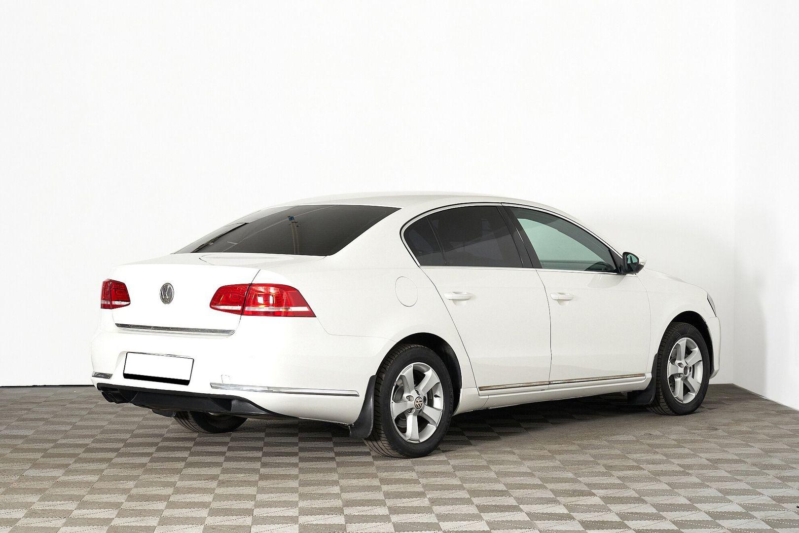 Volkswagen Passat 2012, белый