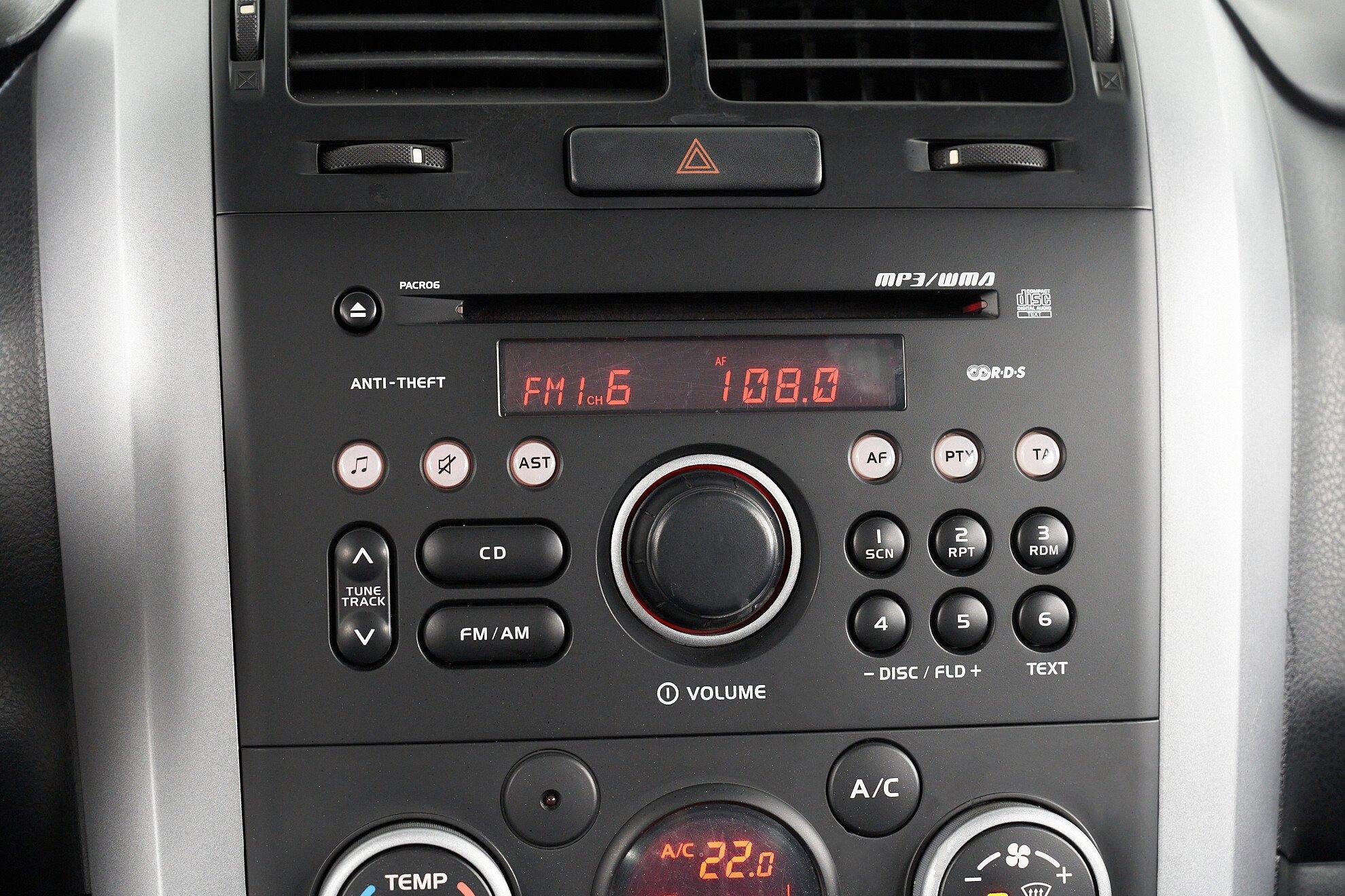 Suzuki Grand Vitara 2011, черный