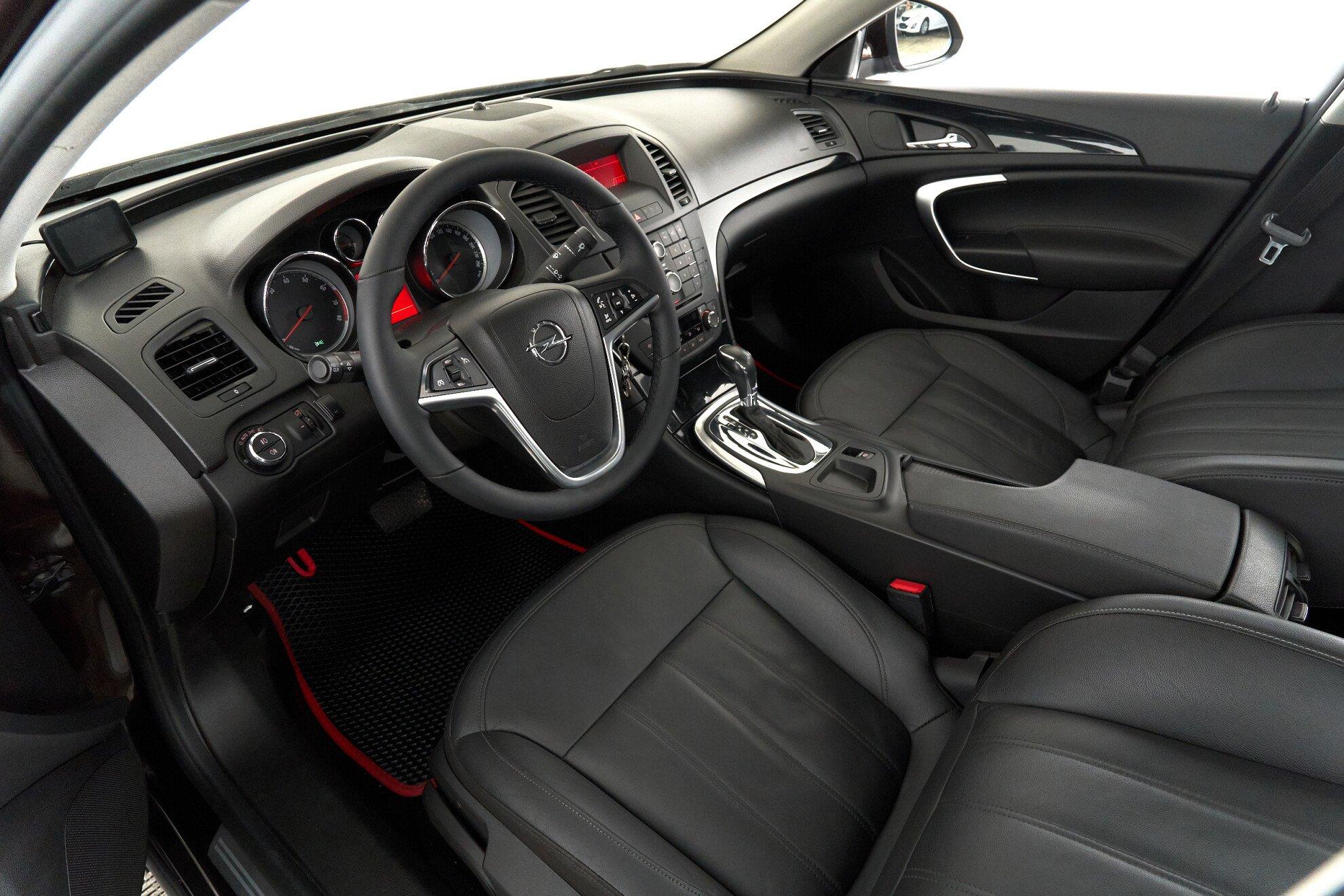 Opel Insignia 2012, коричневый