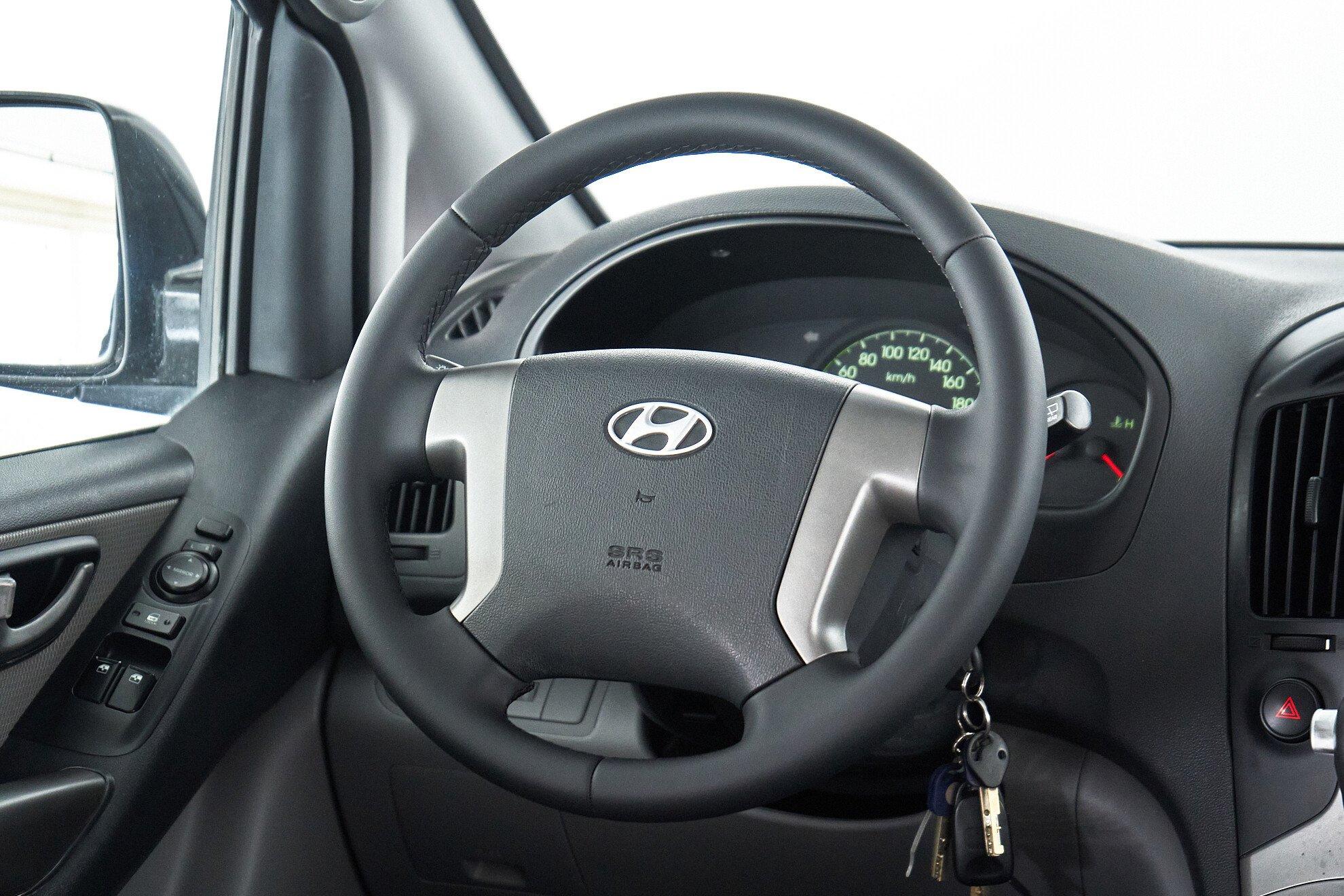 Hyundai Grand Starex 2011, черный