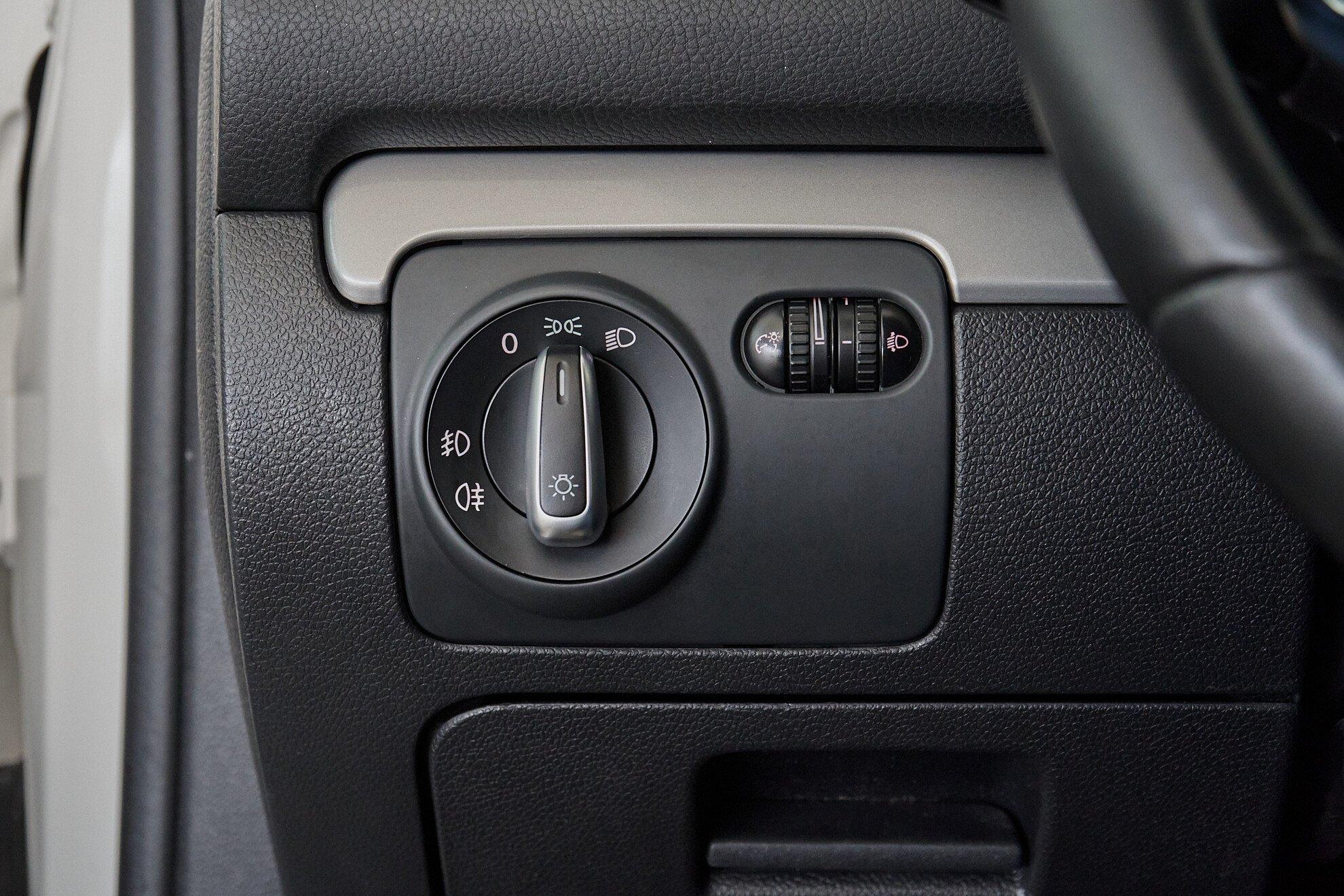 Volkswagen Golf 2012, белый