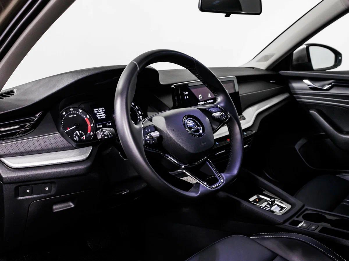 Skoda Octavia 2024, коричневый