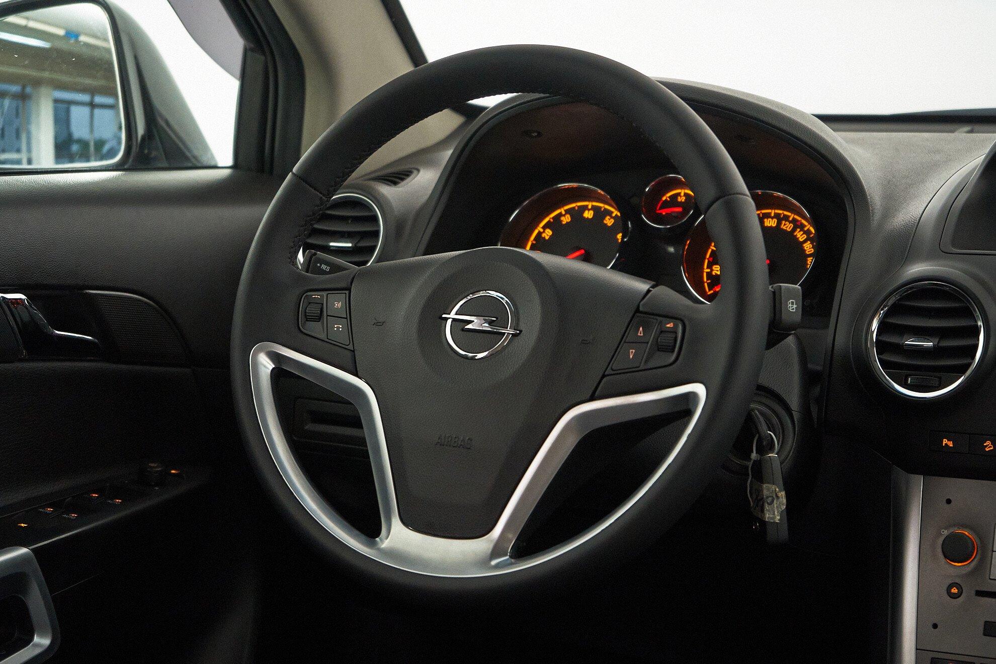 Opel Antara 2014, черный