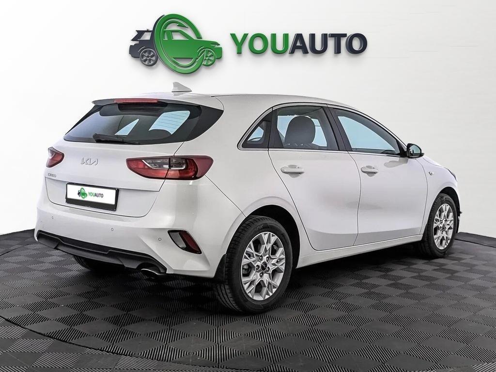 Kia Ceed 2022, белый