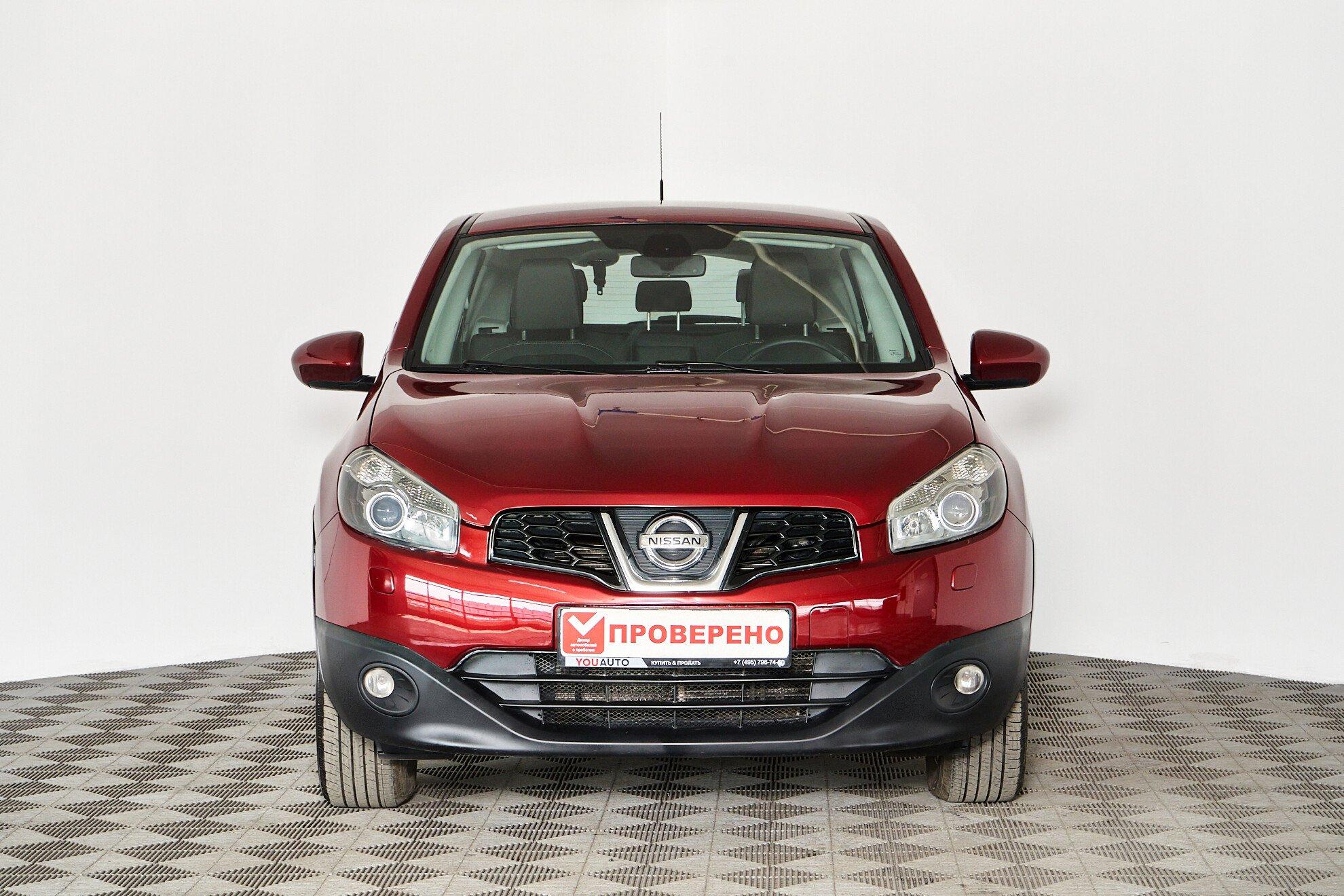 Nissan Qashqai 2013, красный
