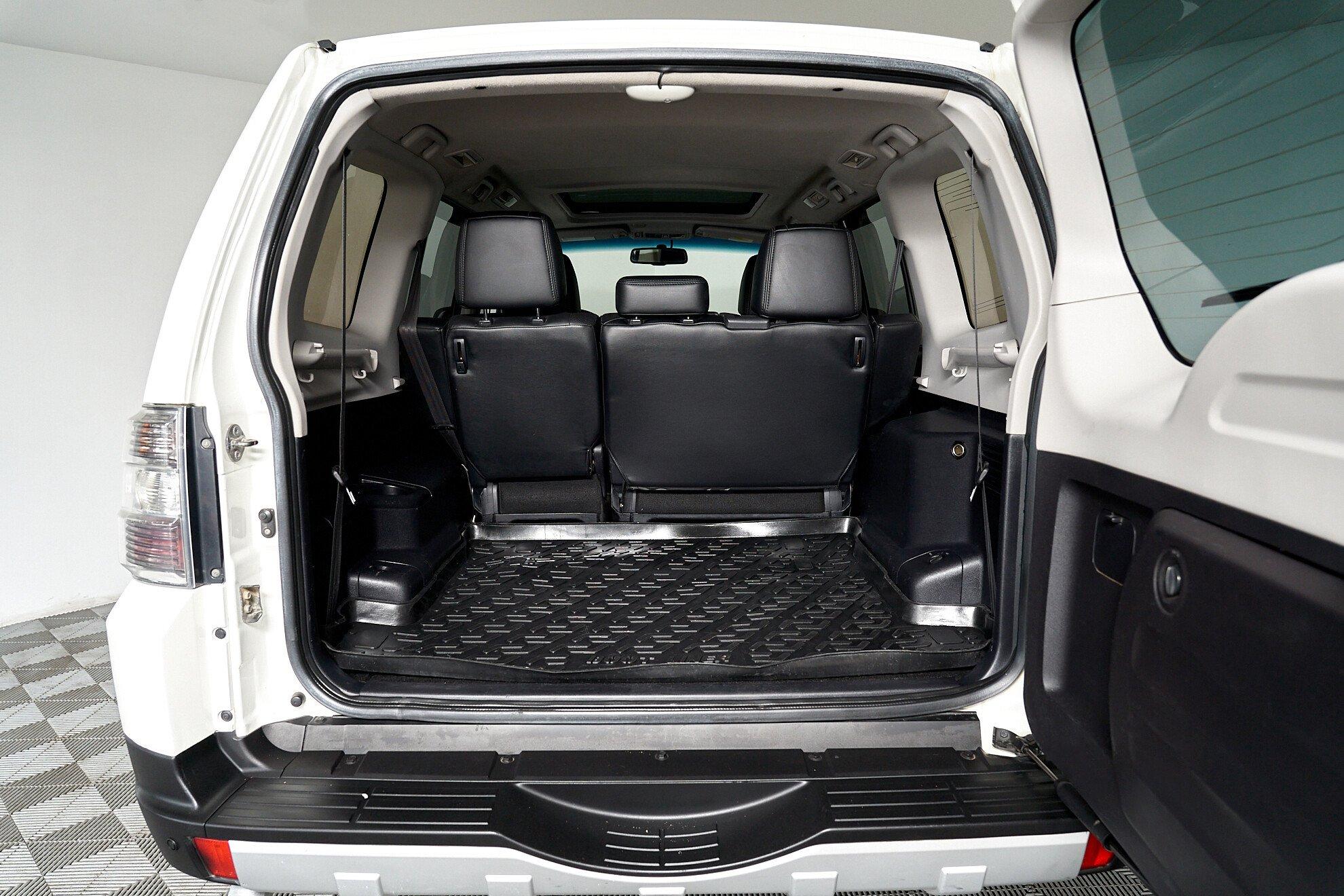 Mitsubishi Pajero 2008, белый