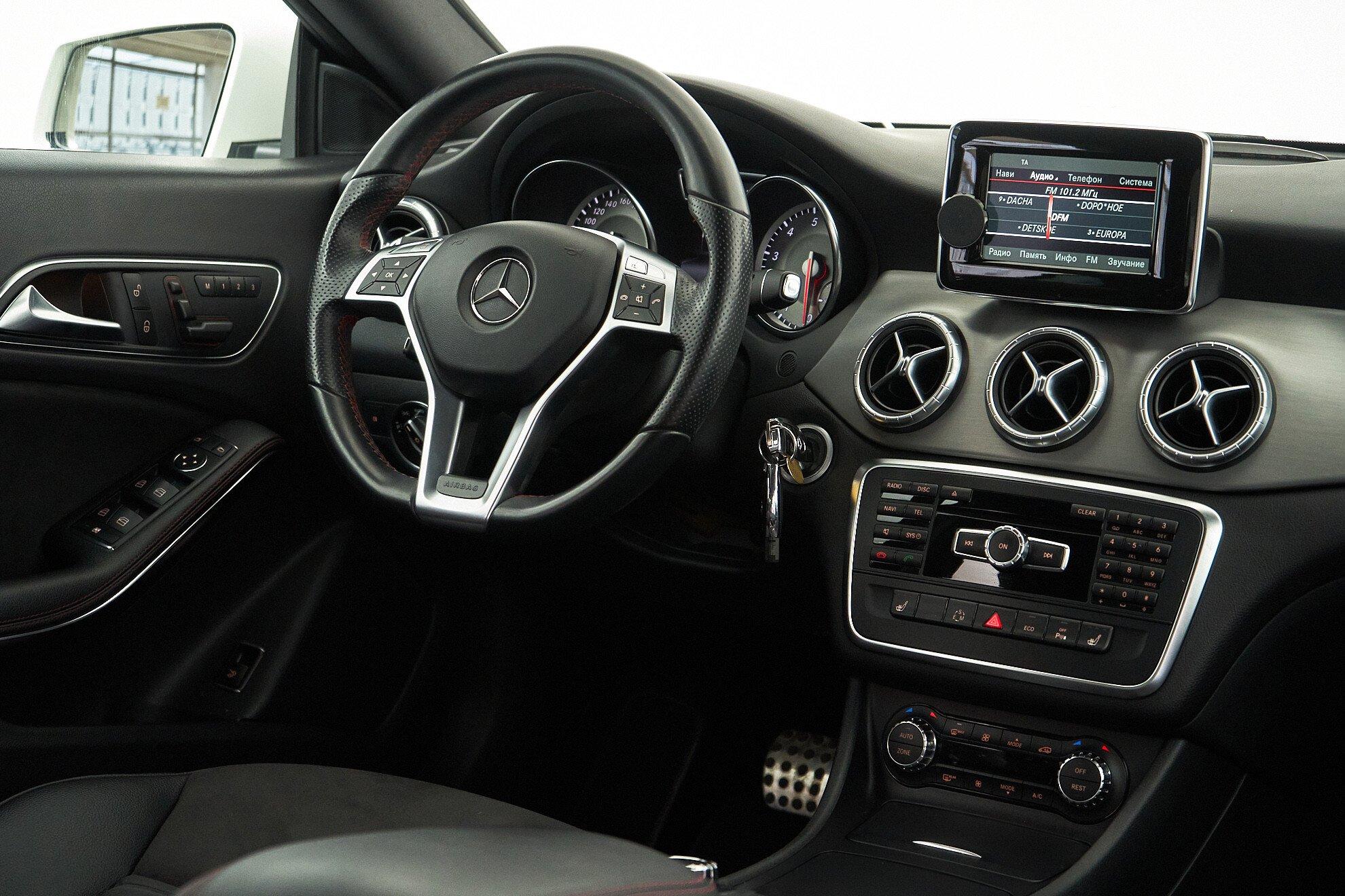 Mercedes-Benz CLA 2013, белый