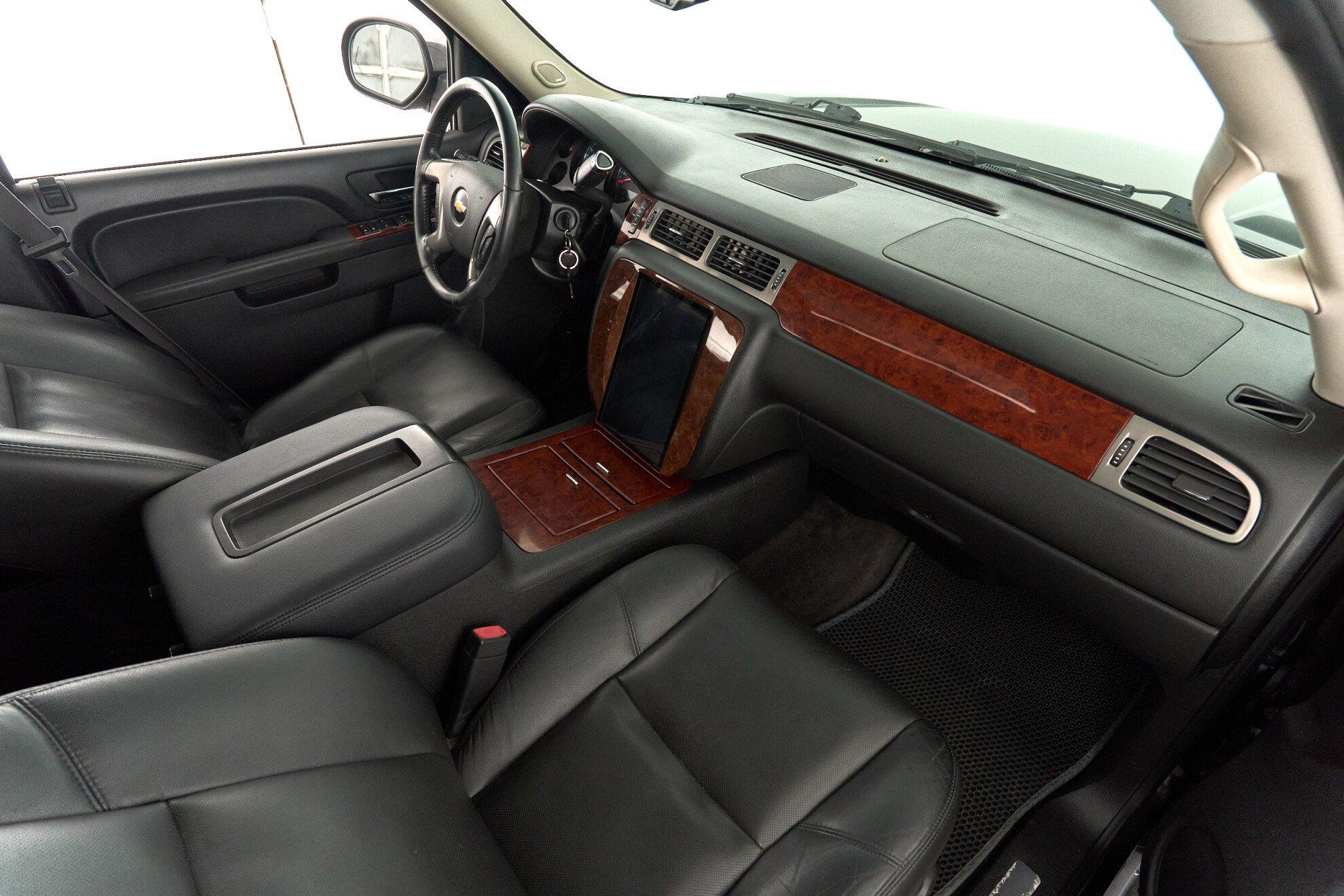 Chevrolet Tahoe 2013, черный