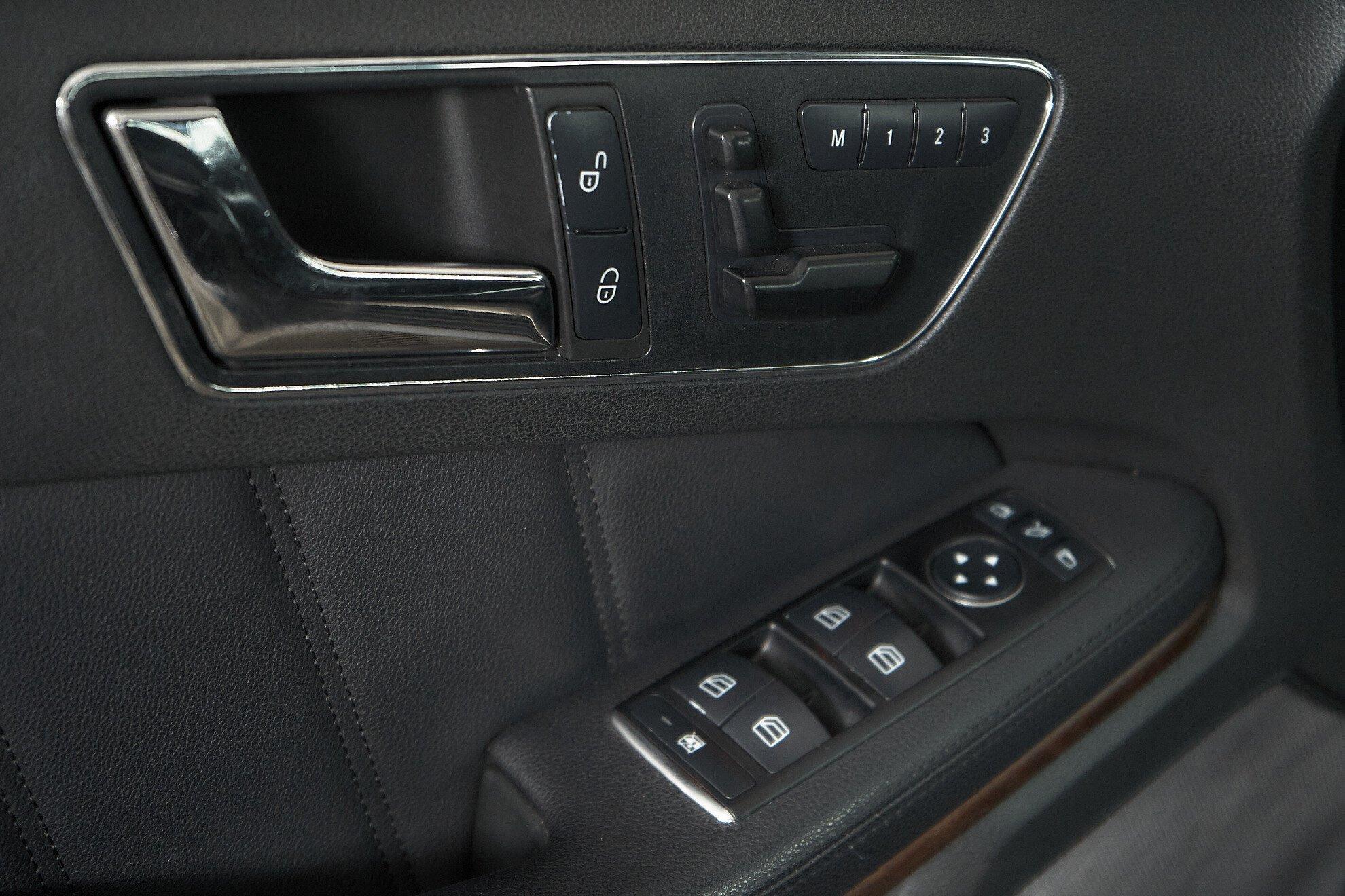 Mercedes-Benz E-Класс 2011, черный
