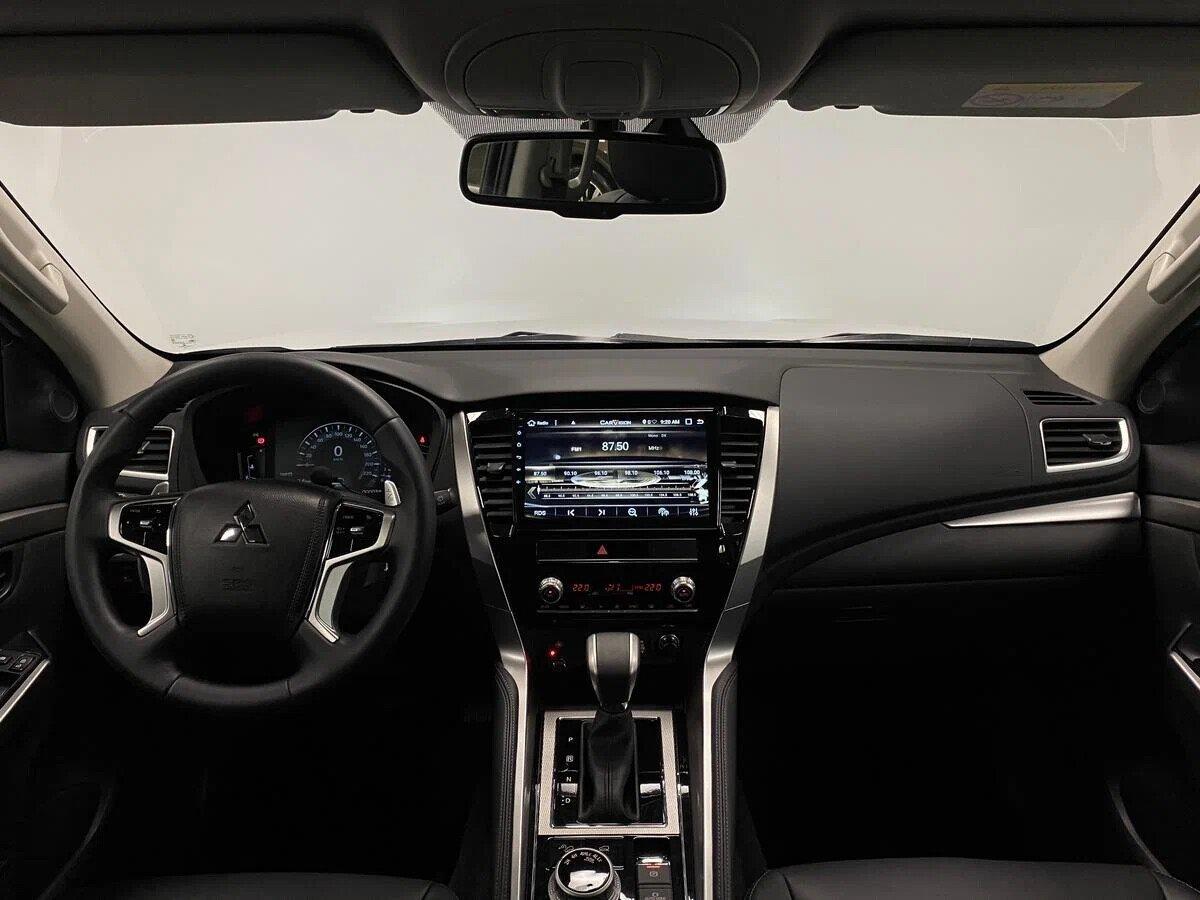 Mitsubishi Pajero Sport 2020, белый