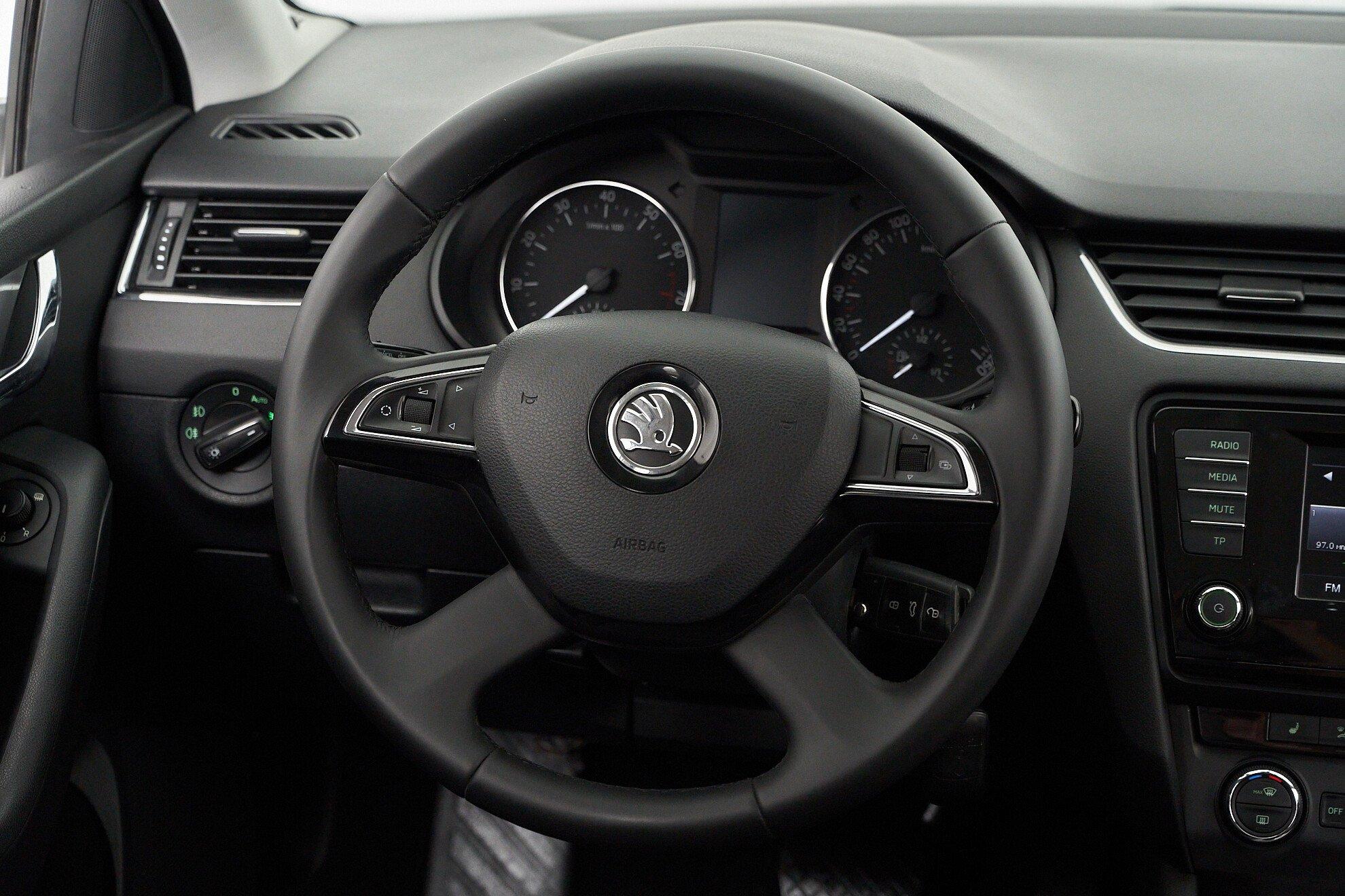 Skoda Octavia 2014, белый