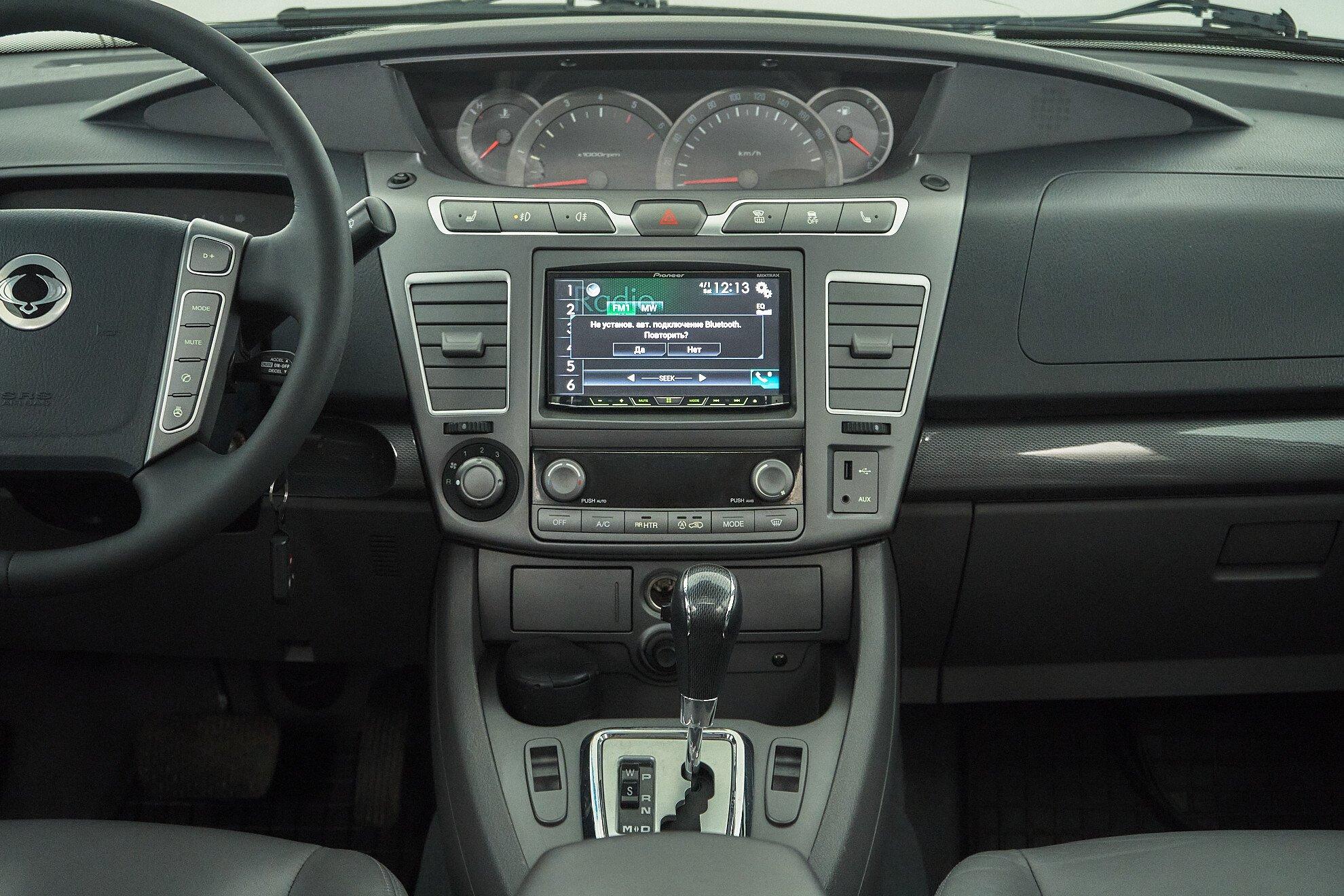 SsangYong Stavic 2013, белый