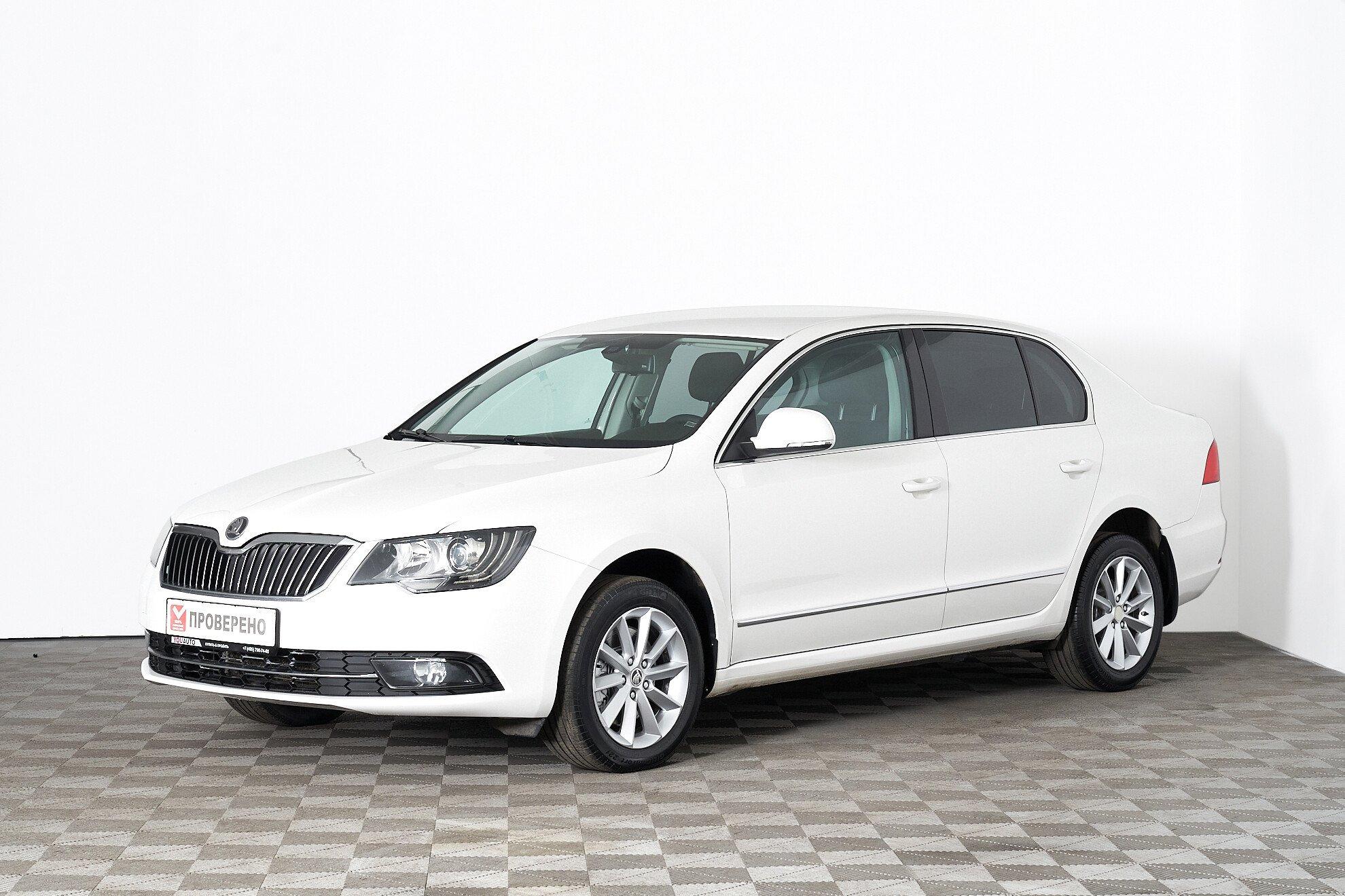 Skoda Superb 2013, белый