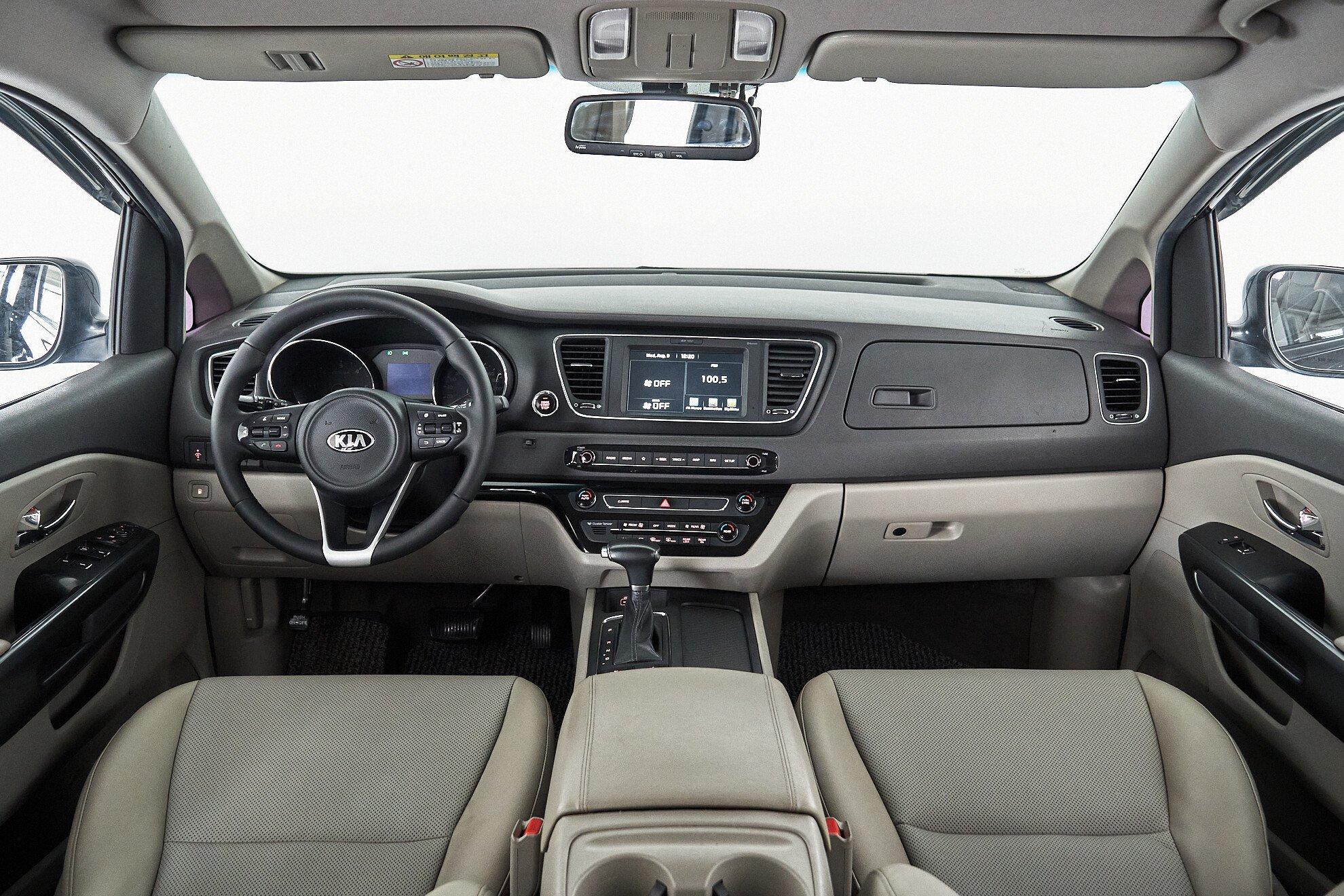 Kia Carnival 2020, черный