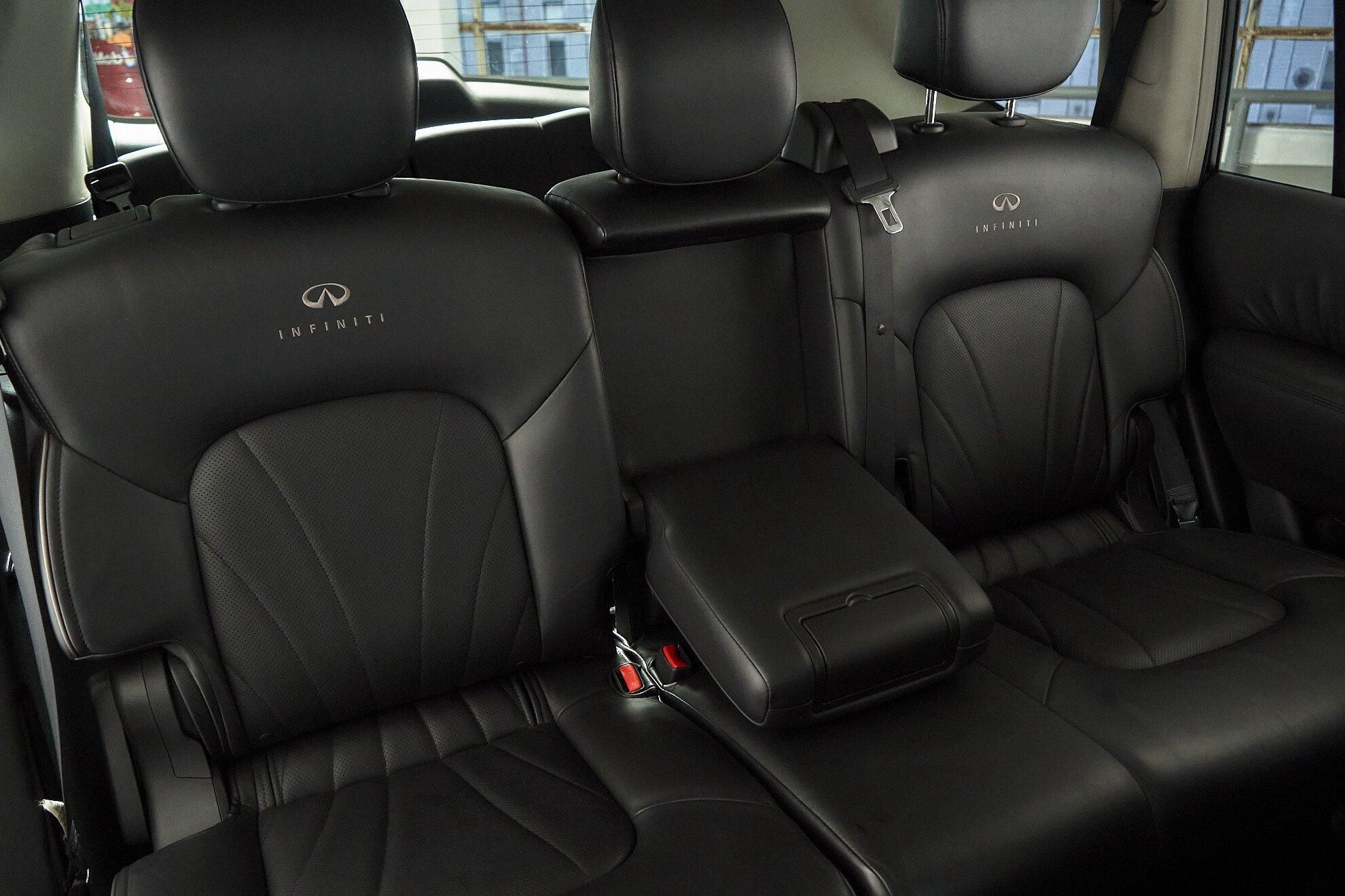 Infiniti QX56 2011, белый