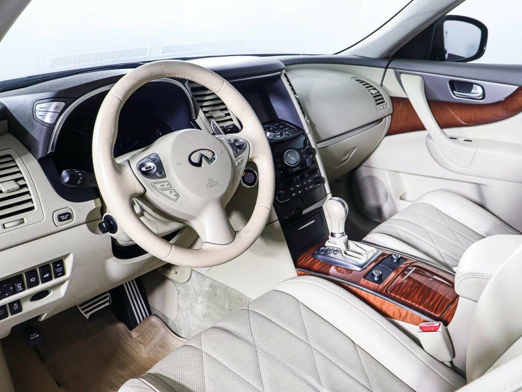 Infiniti QX70 2015, черный