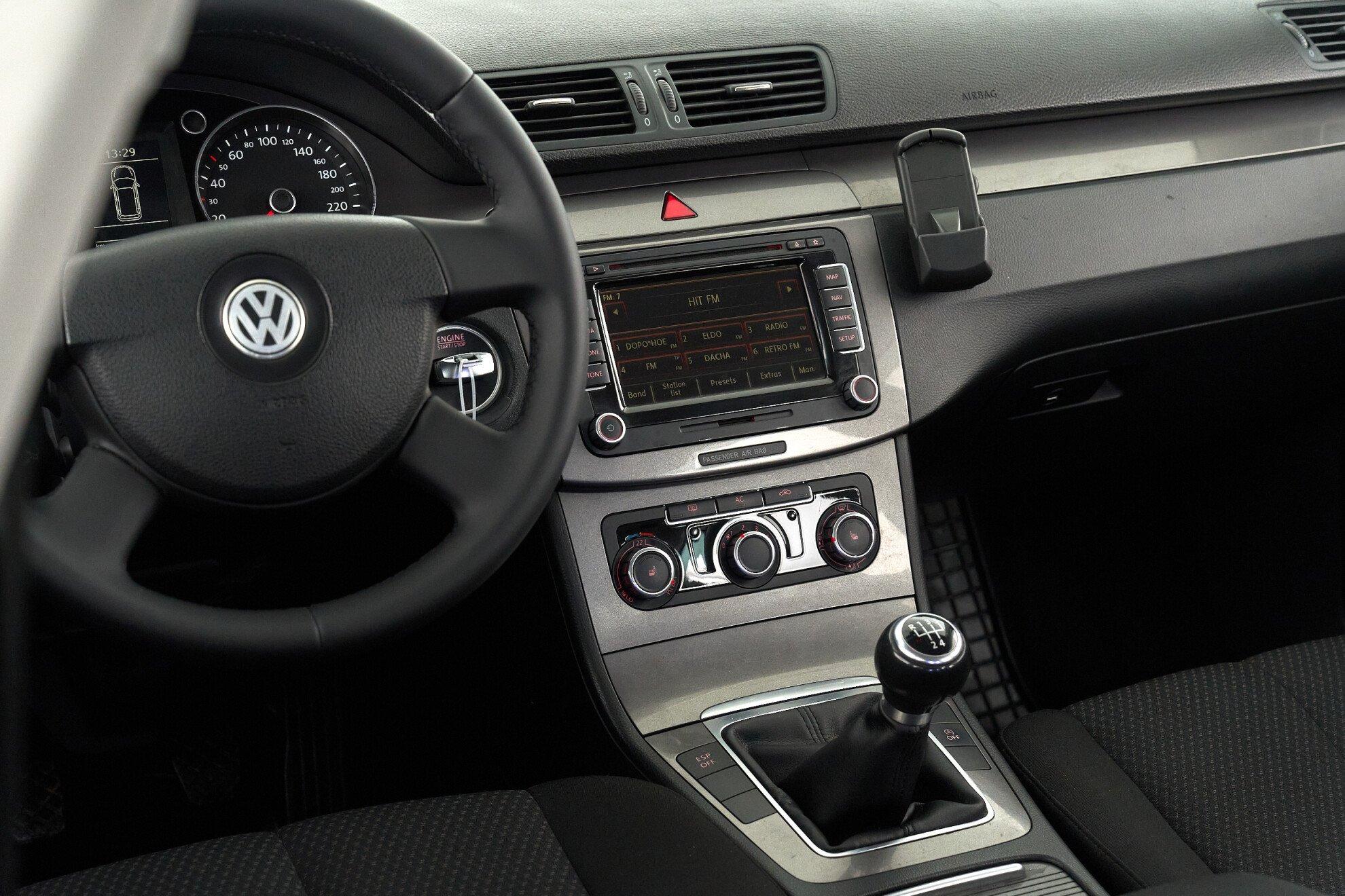 Volkswagen Passat 2010, черный