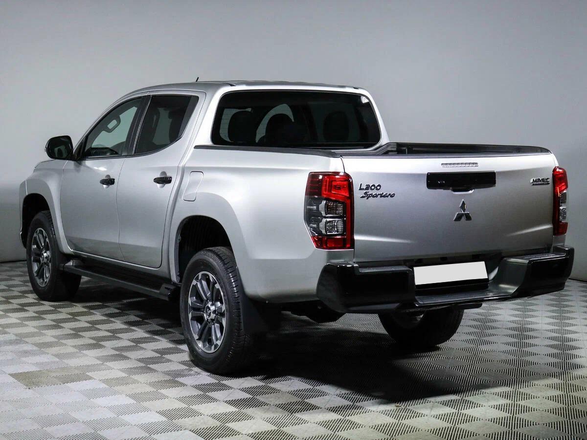 Mitsubishi L200 2023, серебряный