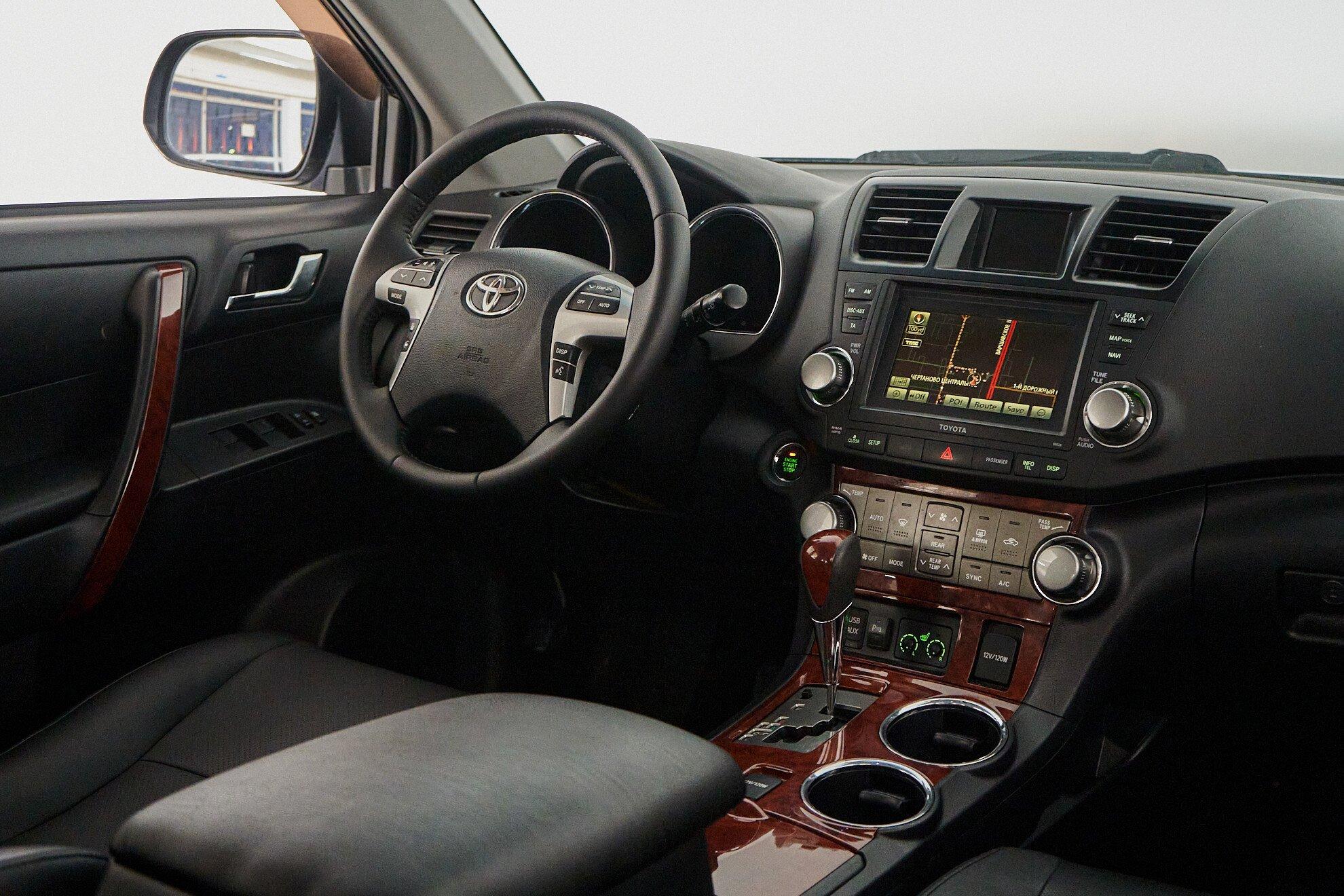 Toyota Highlander 2012, черный