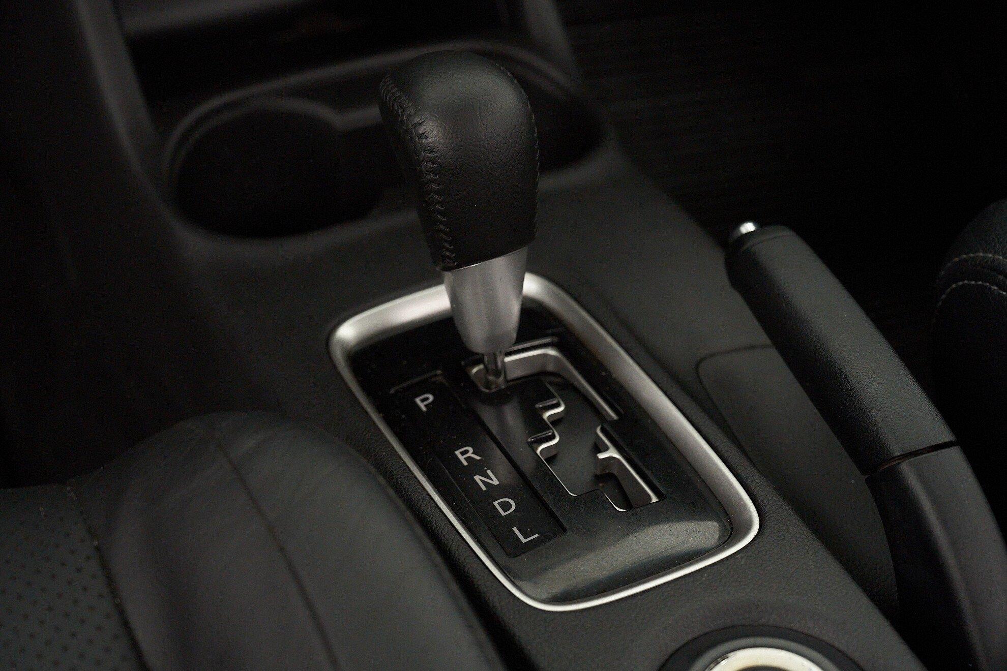 Mitsubishi Outlander 2012, белый