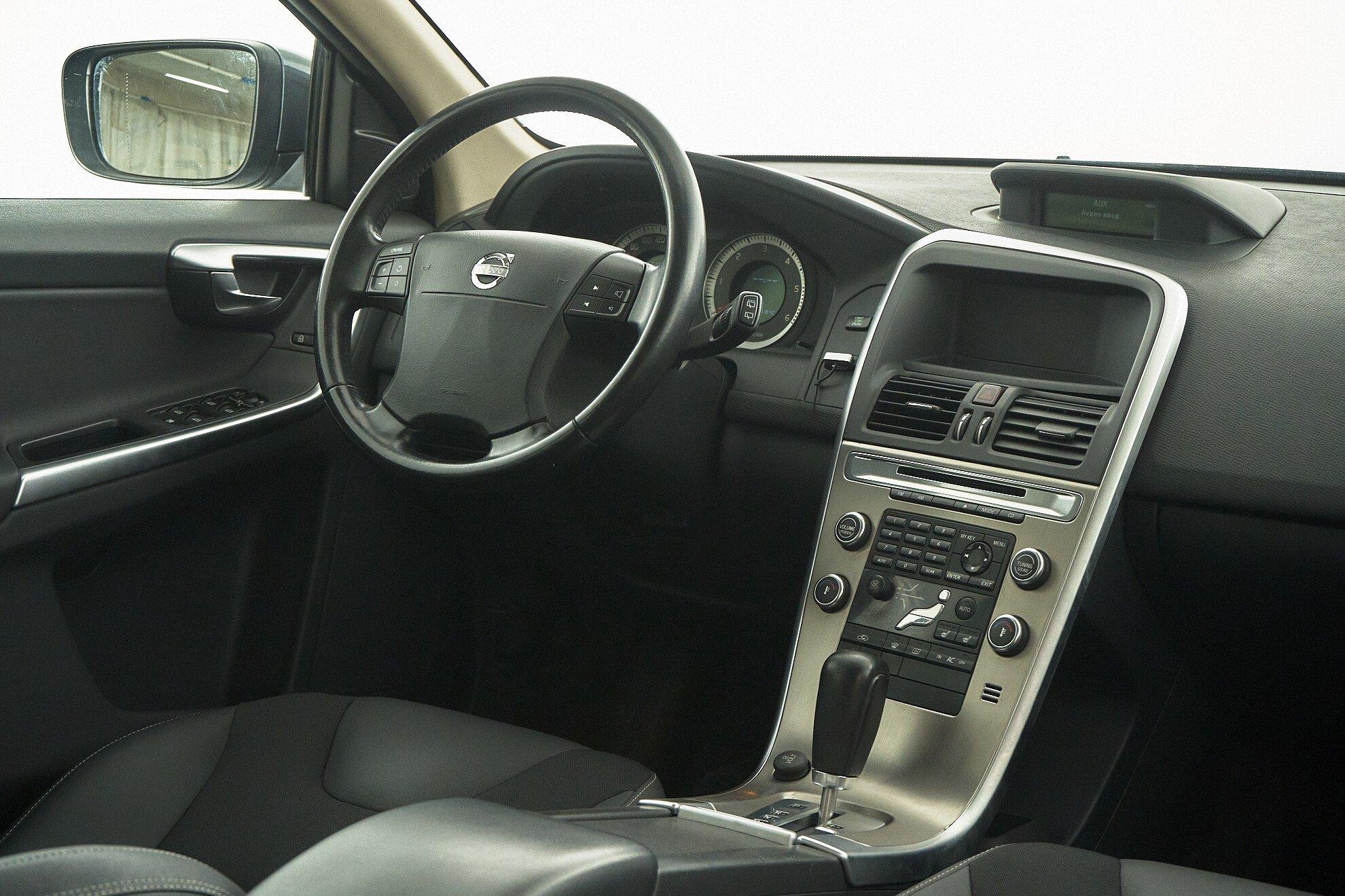 Volvo XC60 2013, серый