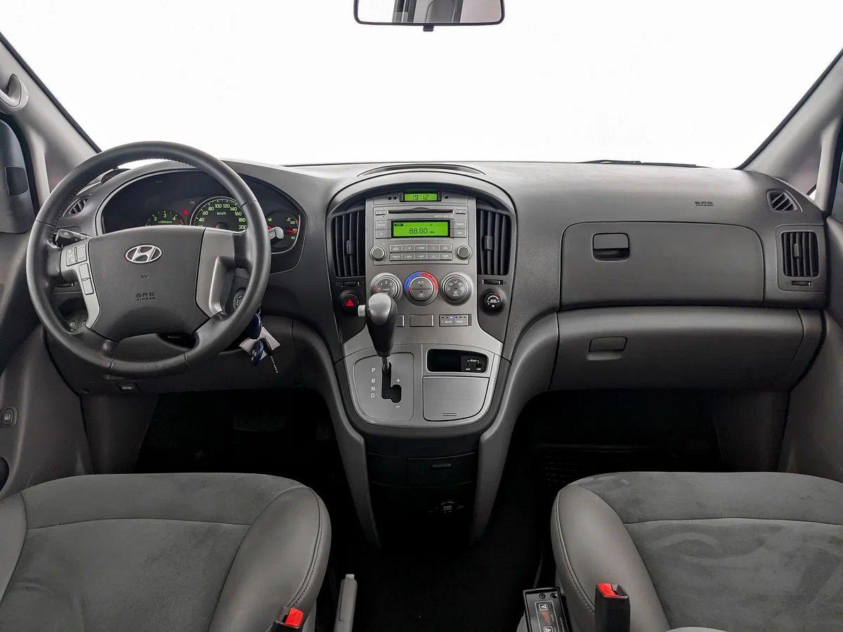 Hyundai H-1 2013, серебряный