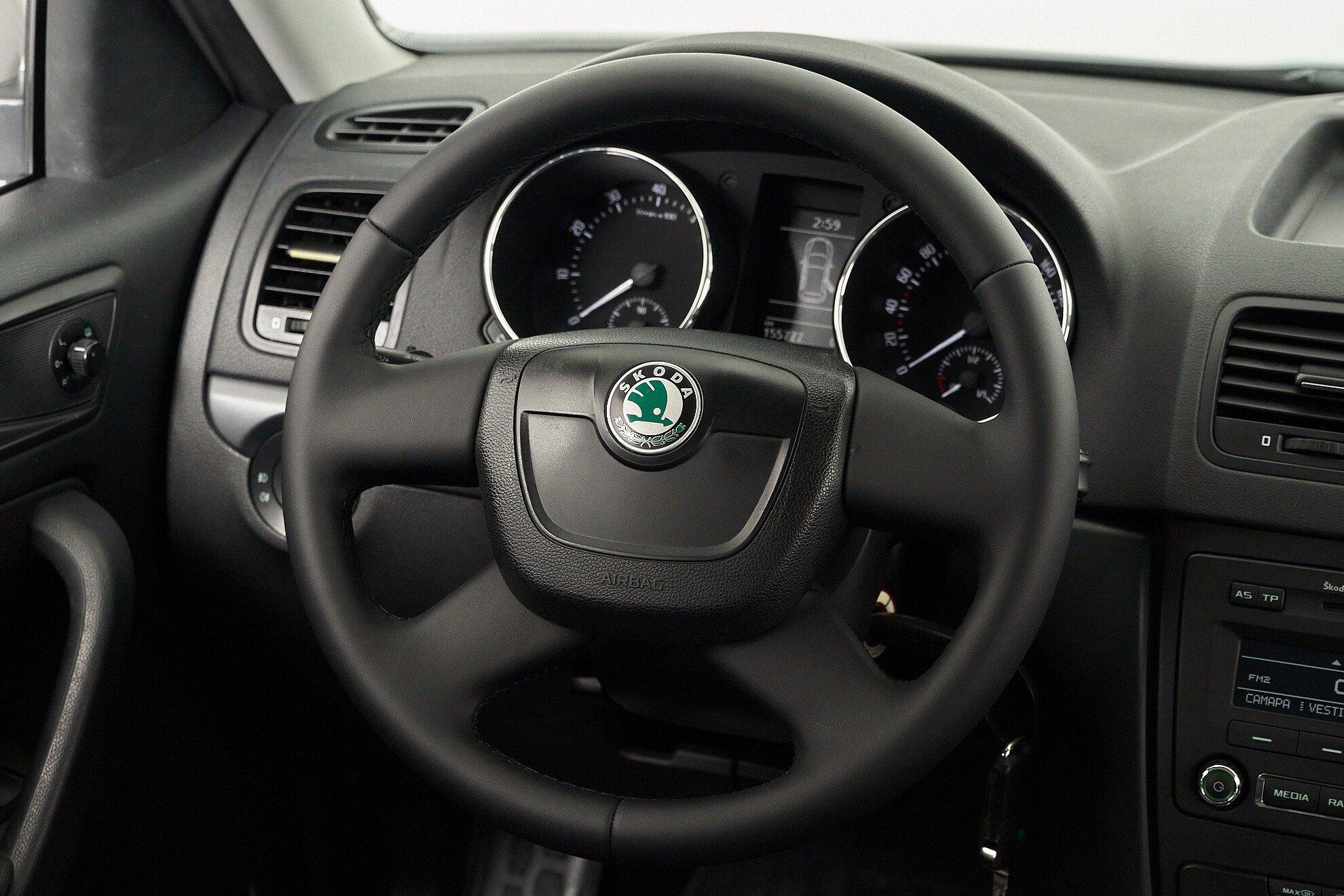 Skoda Yeti 2013, белый