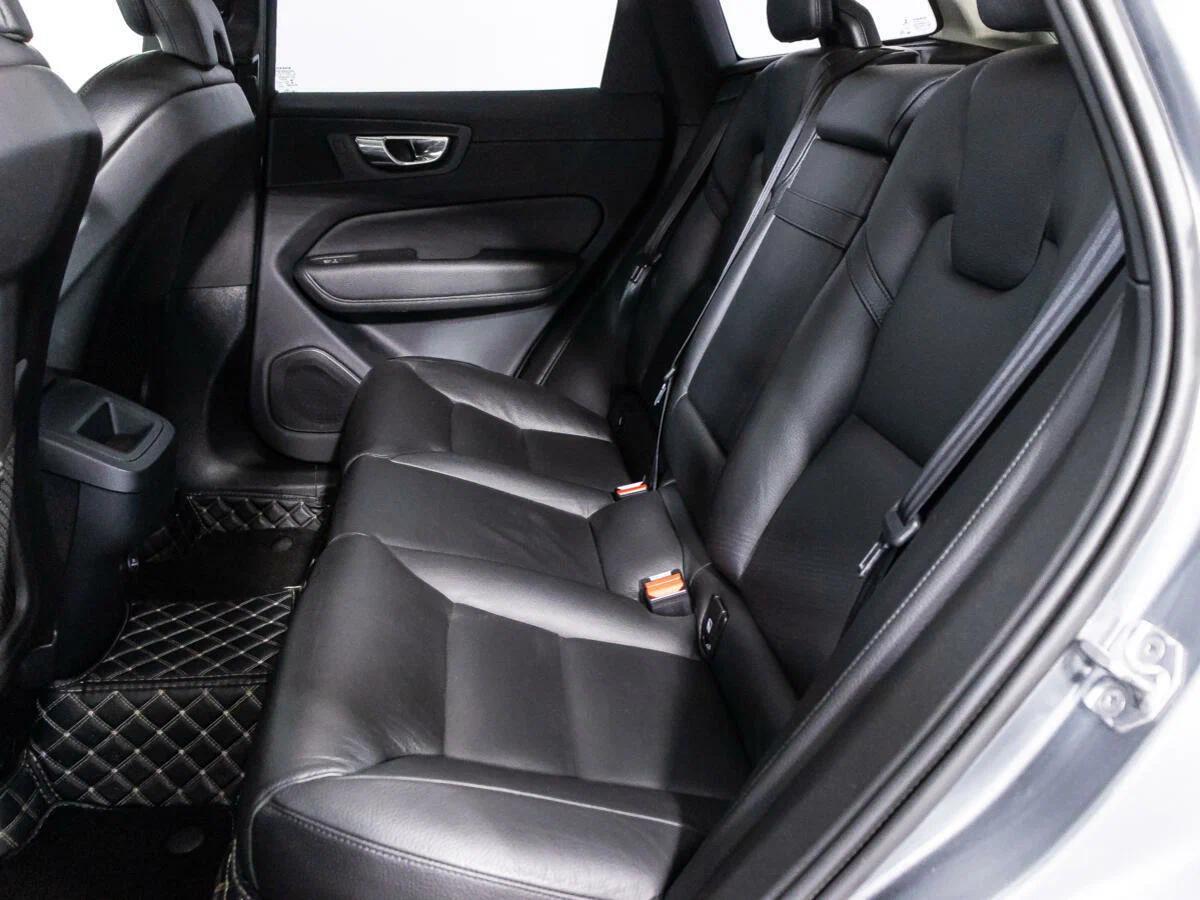 Volvo XC60 2019, серый