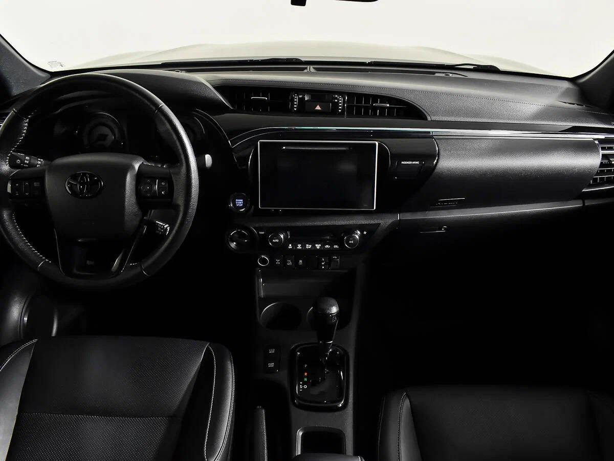 Toyota Hilux 2019, черный