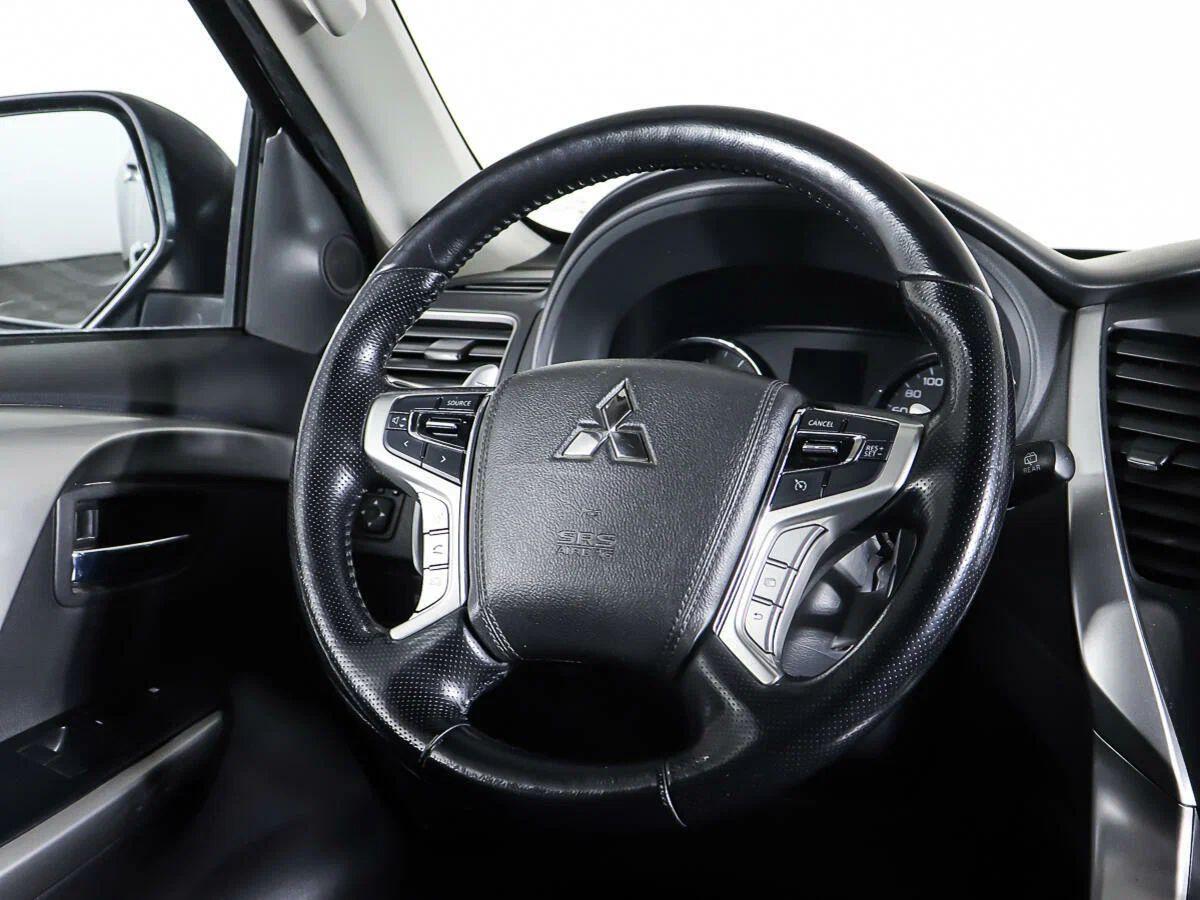 Mitsubishi Pajero Sport 2020, черный