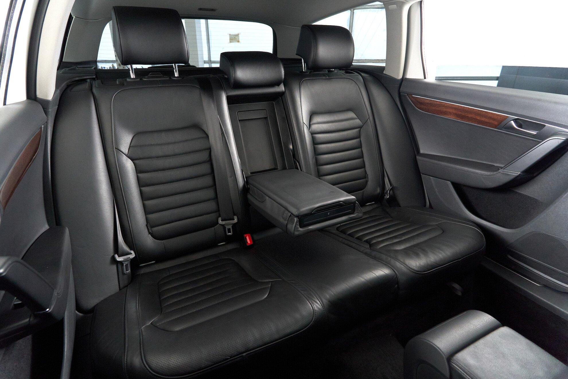 Volkswagen Passat 2013, белый