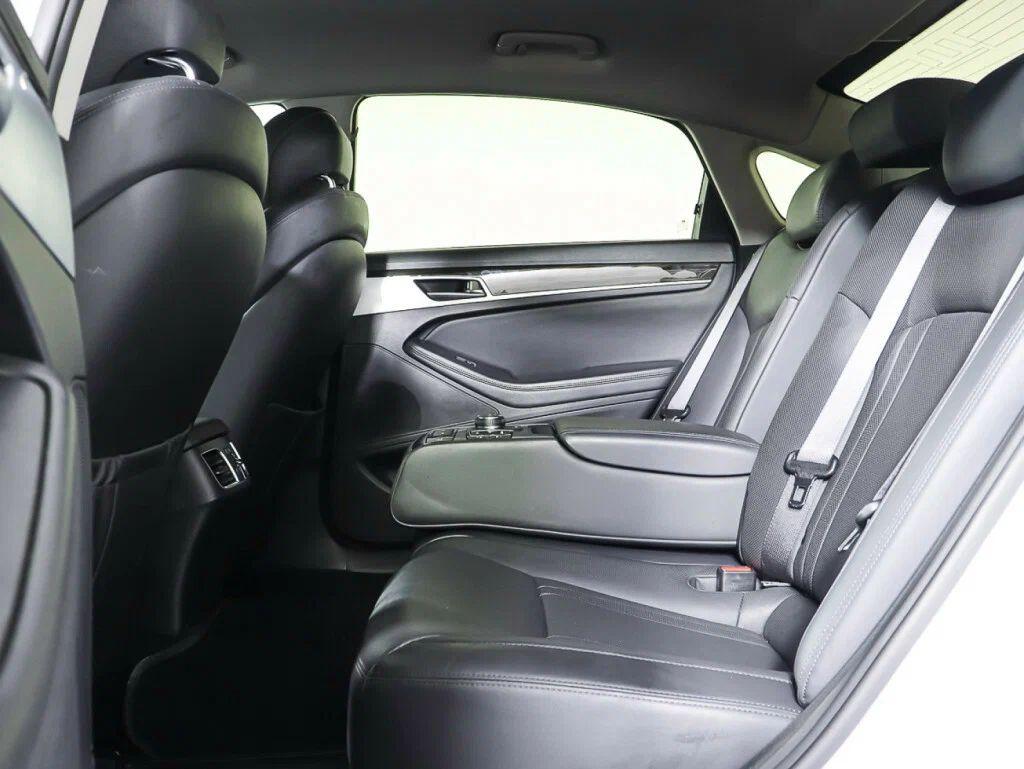 Hyundai Genesis 2015, белый