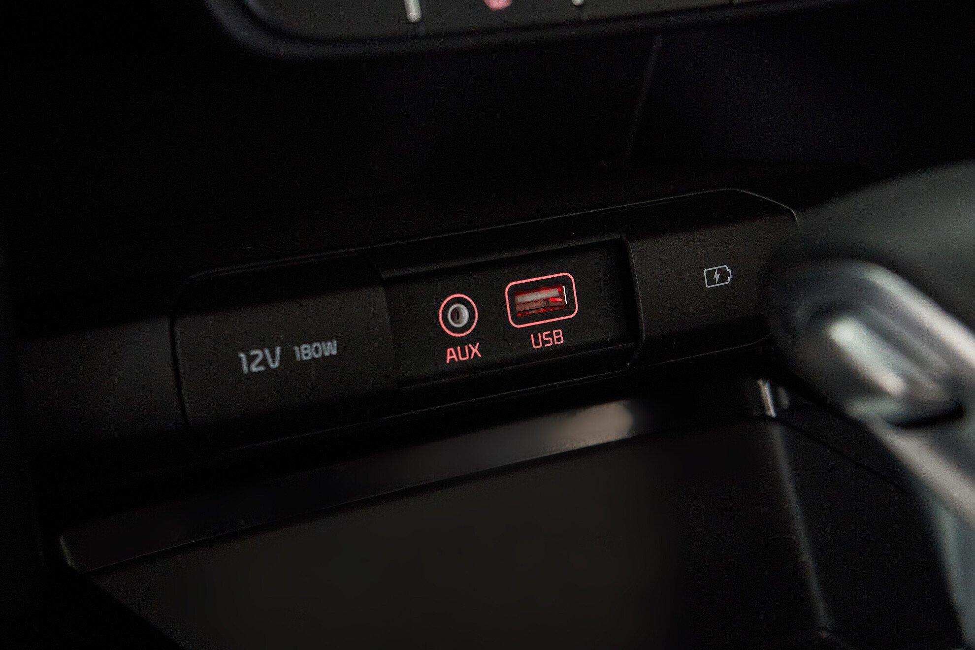 Kia Ceed 2018, белый
