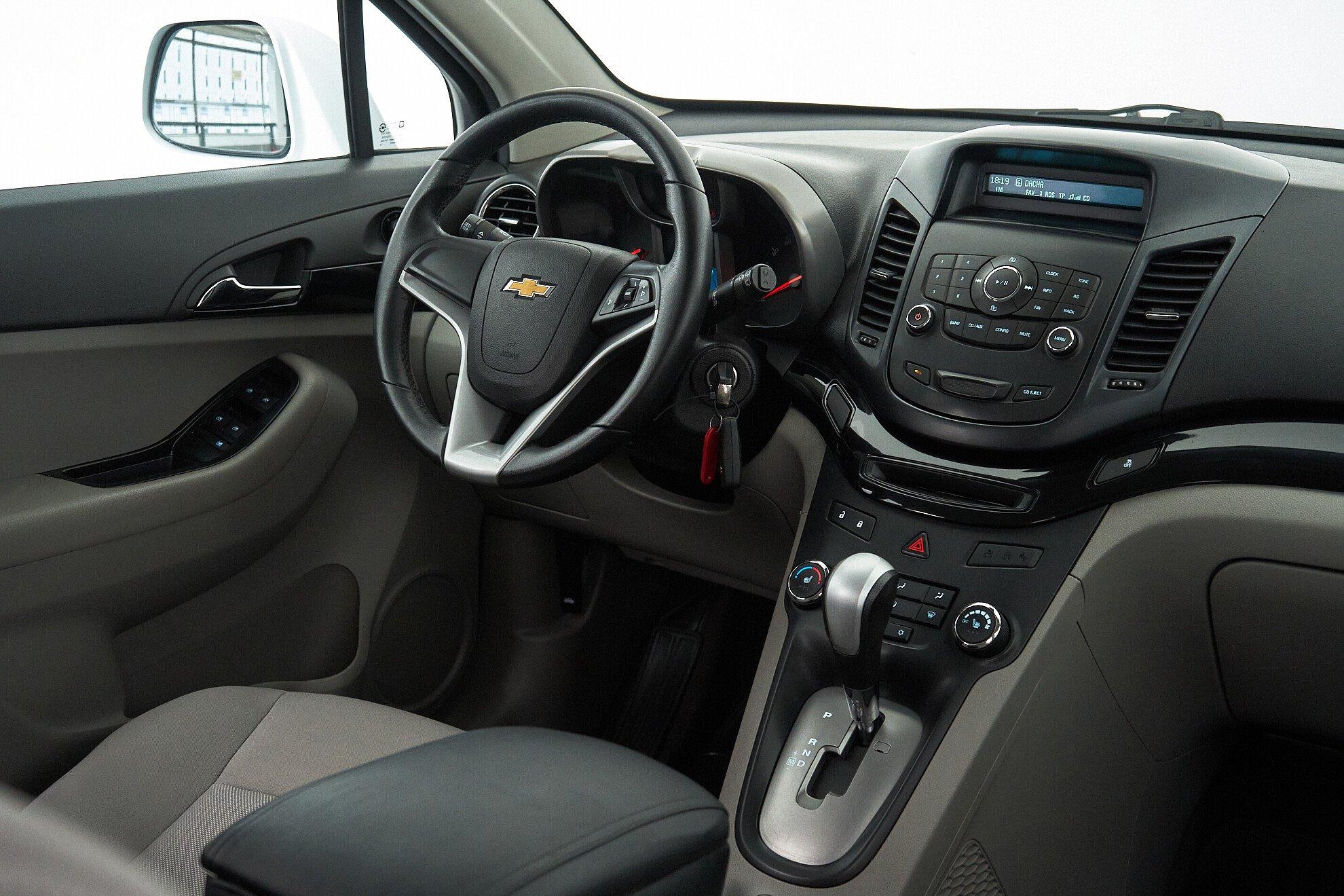 Chevrolet Orlando 2013, белый