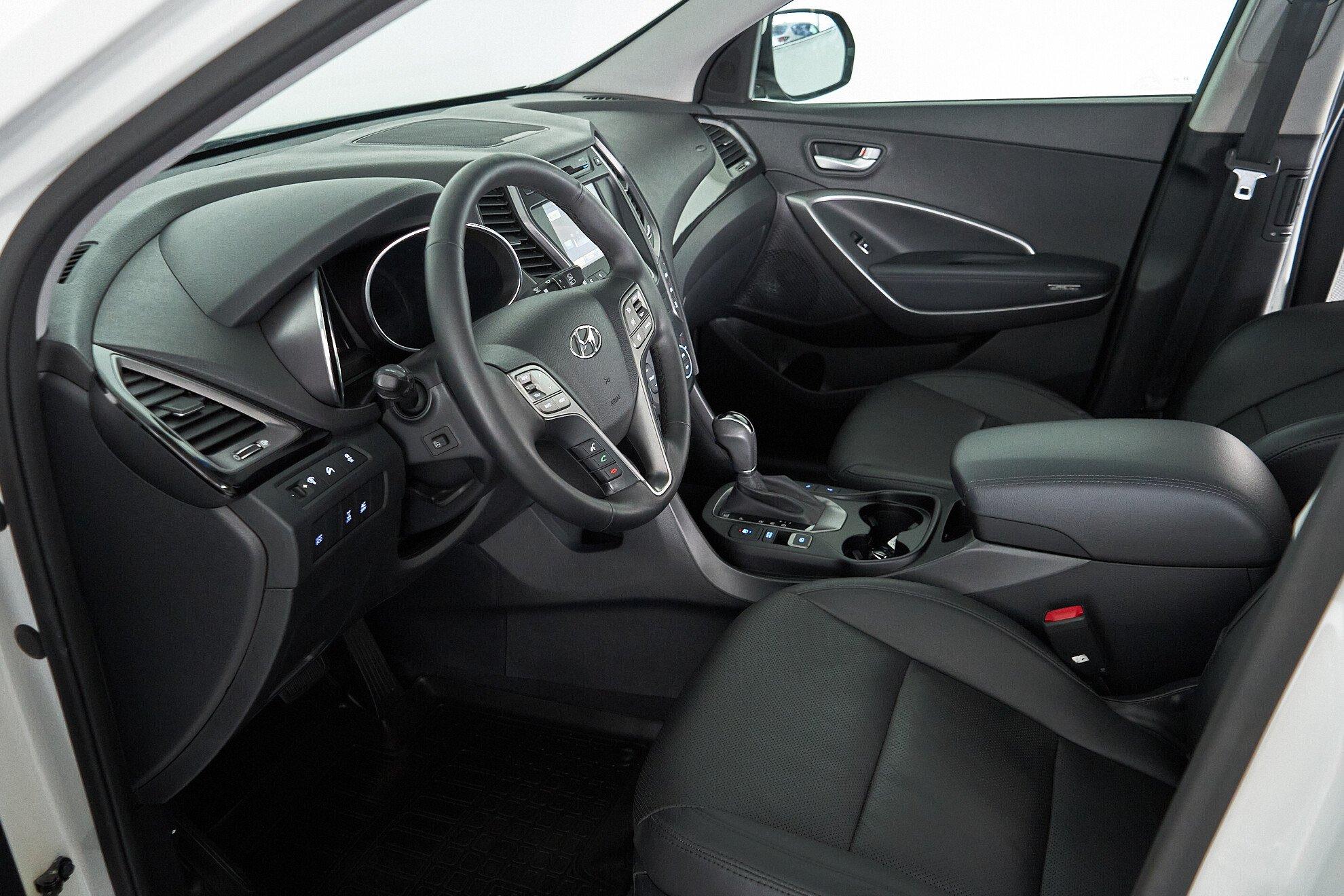 Hyundai Santa Fe 2015, белый