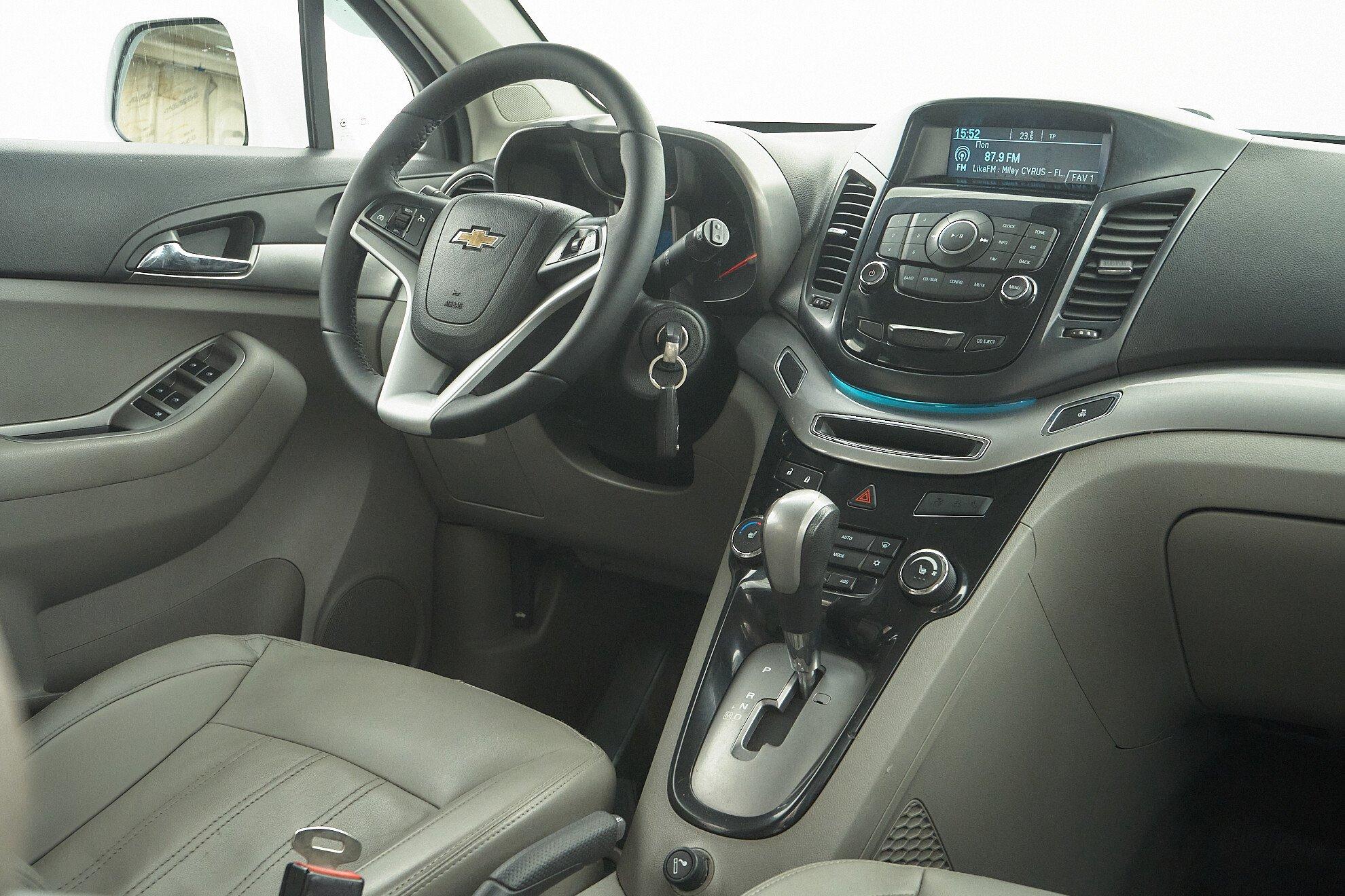 Chevrolet Orlando 2014, белый