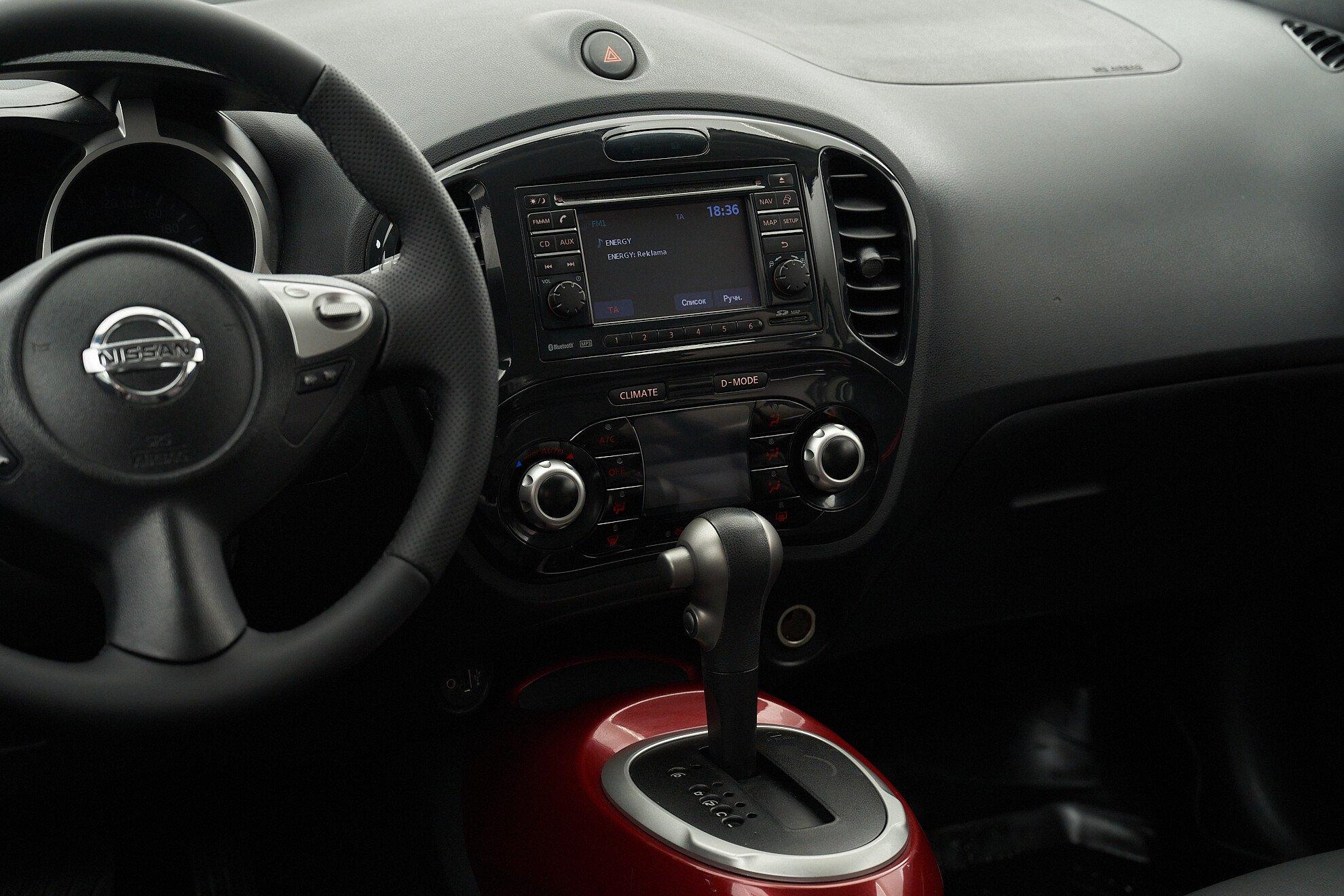 Nissan Juke 2012, белый