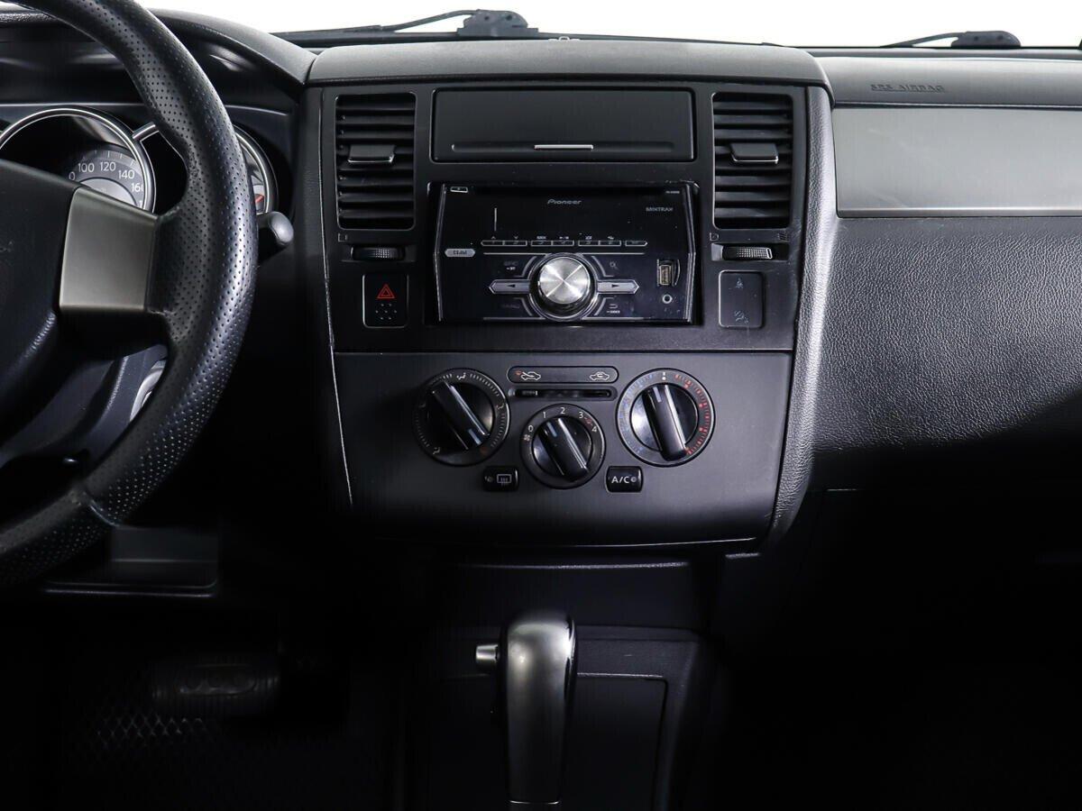 Nissan Tiida 2012, серый
