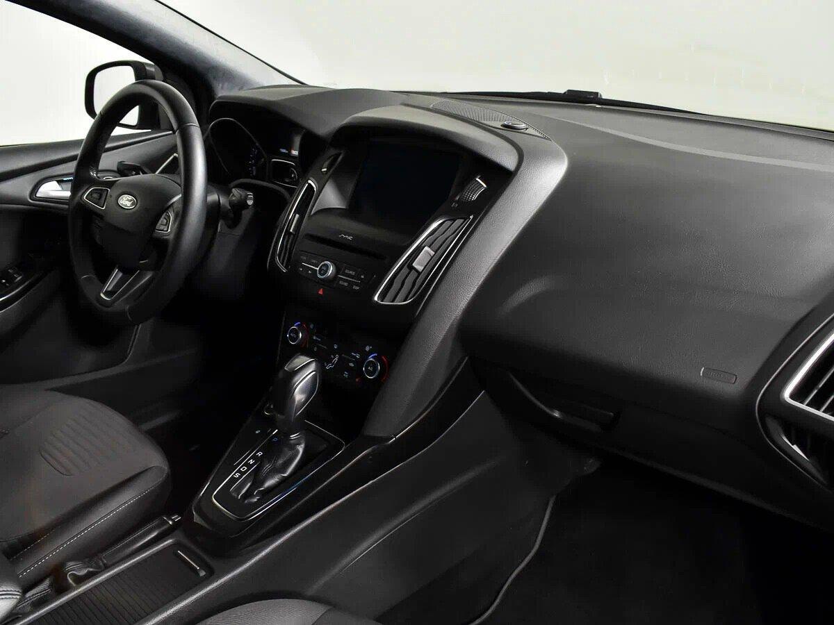 Ford Focus 2018, серый