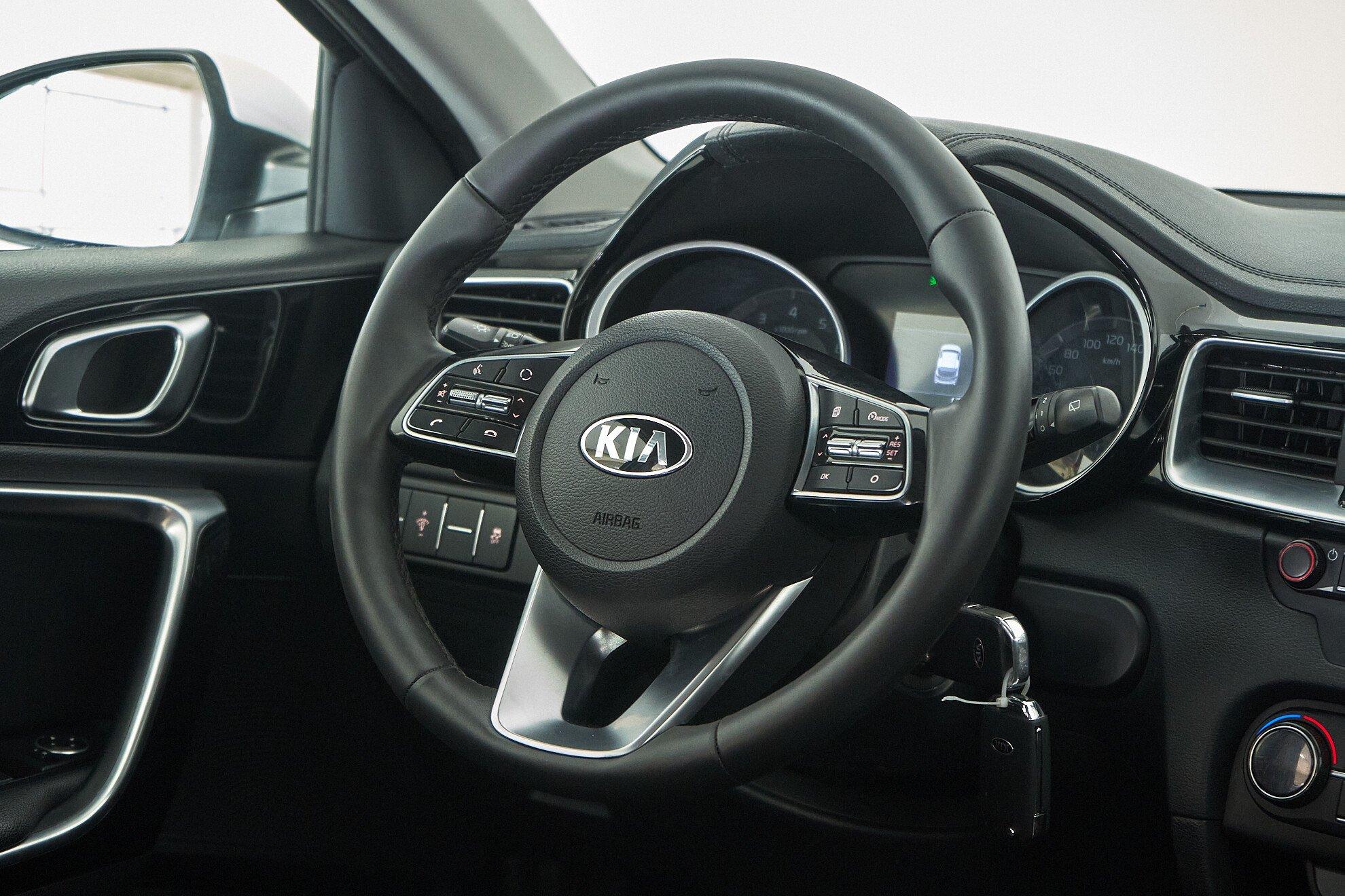 Kia Ceed 2018, белый