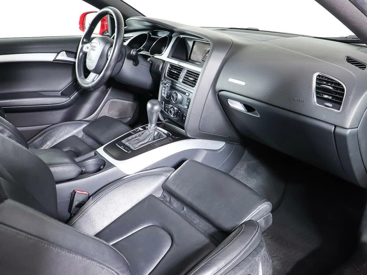 Audi A5 2011, красный