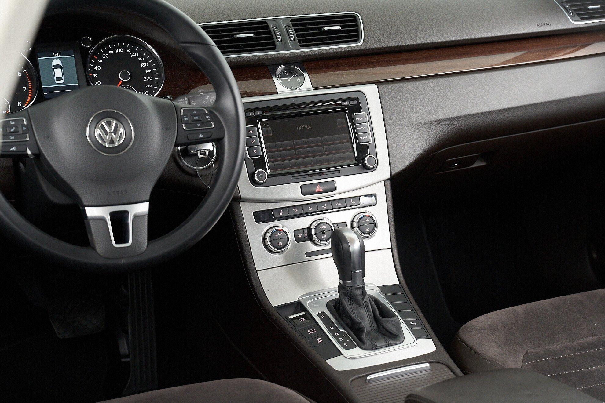 Volkswagen Passat 2013, бежевый