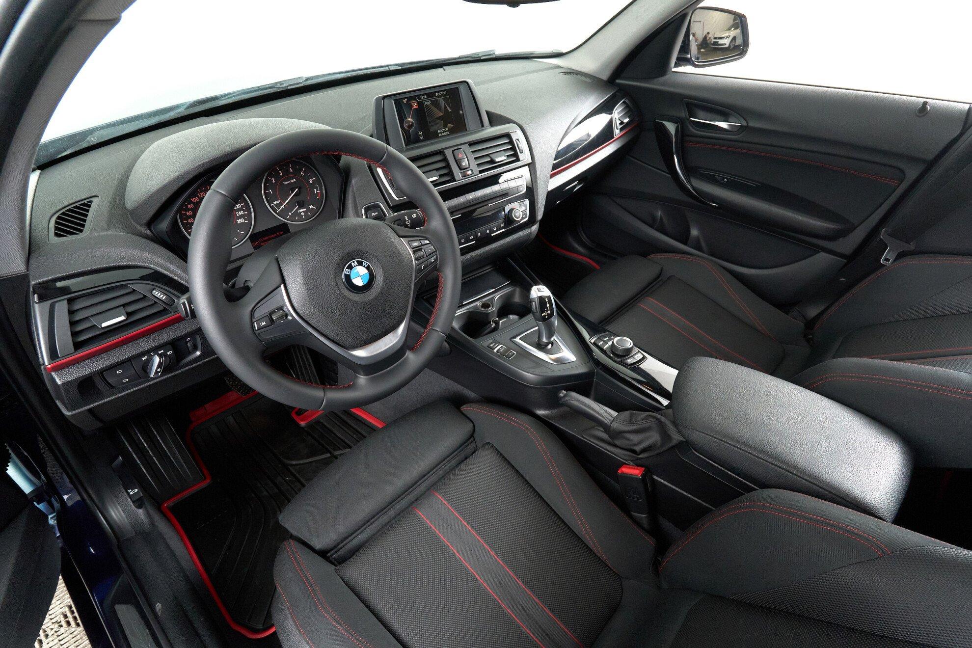 BMW 1 серии 2017, синий
