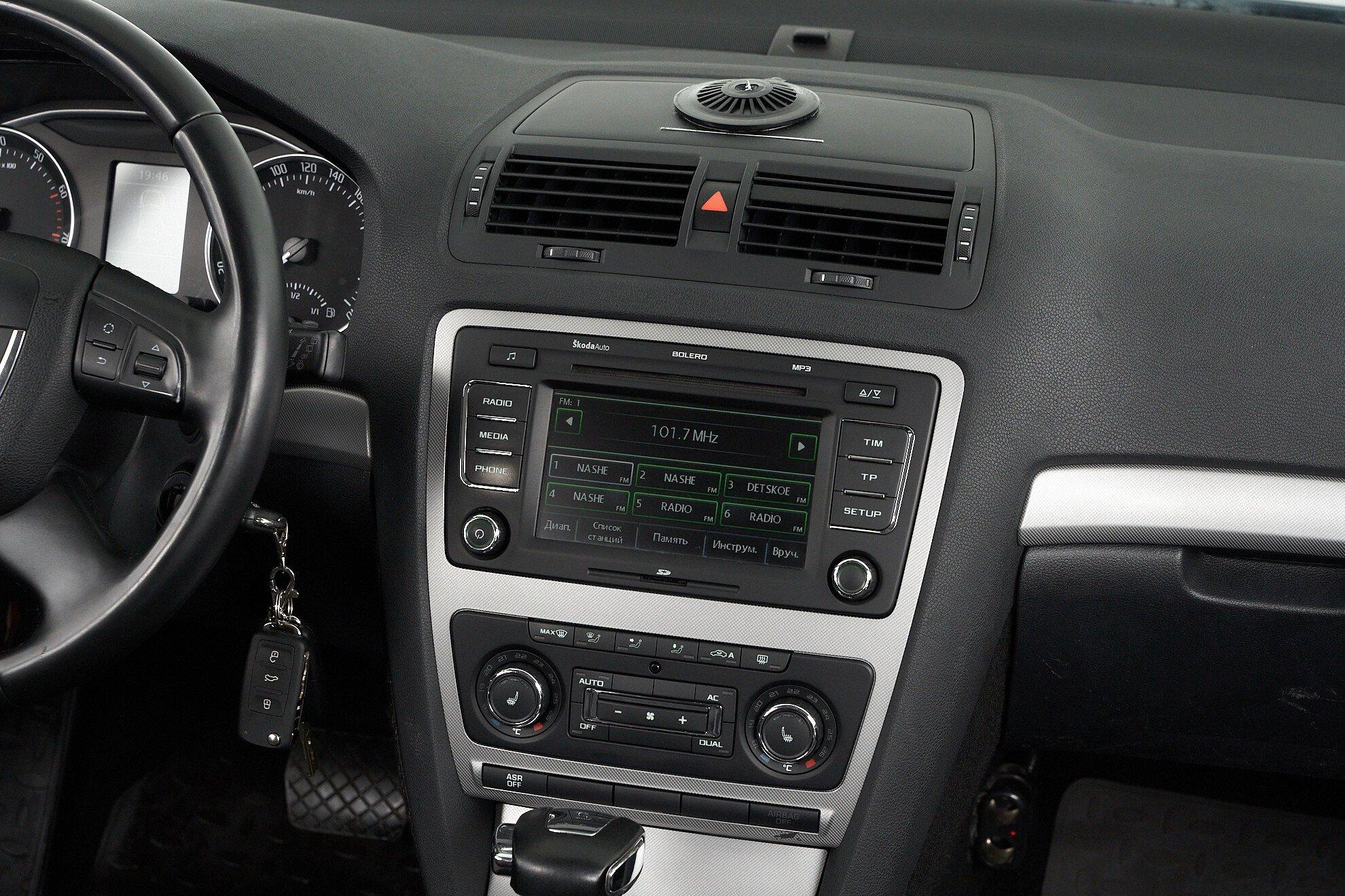 Skoda Octavia 2012, серый